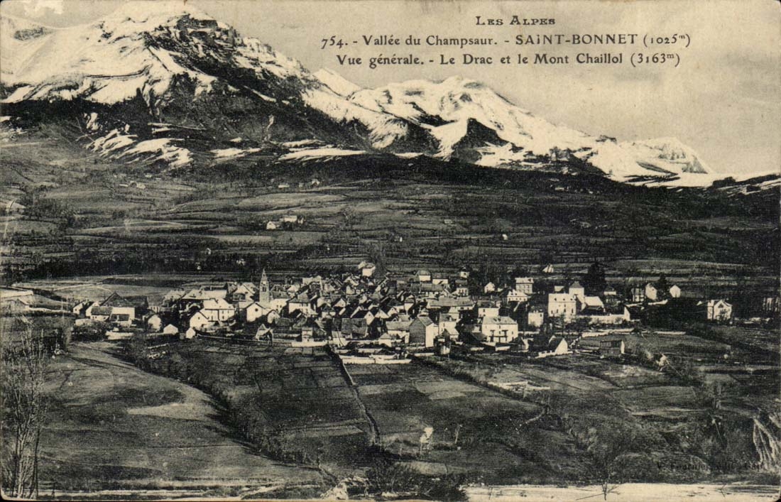 Les Alpes Vallee de Champsaur Saint Bonnet Vue generale le Drac et le Mont Chaillol