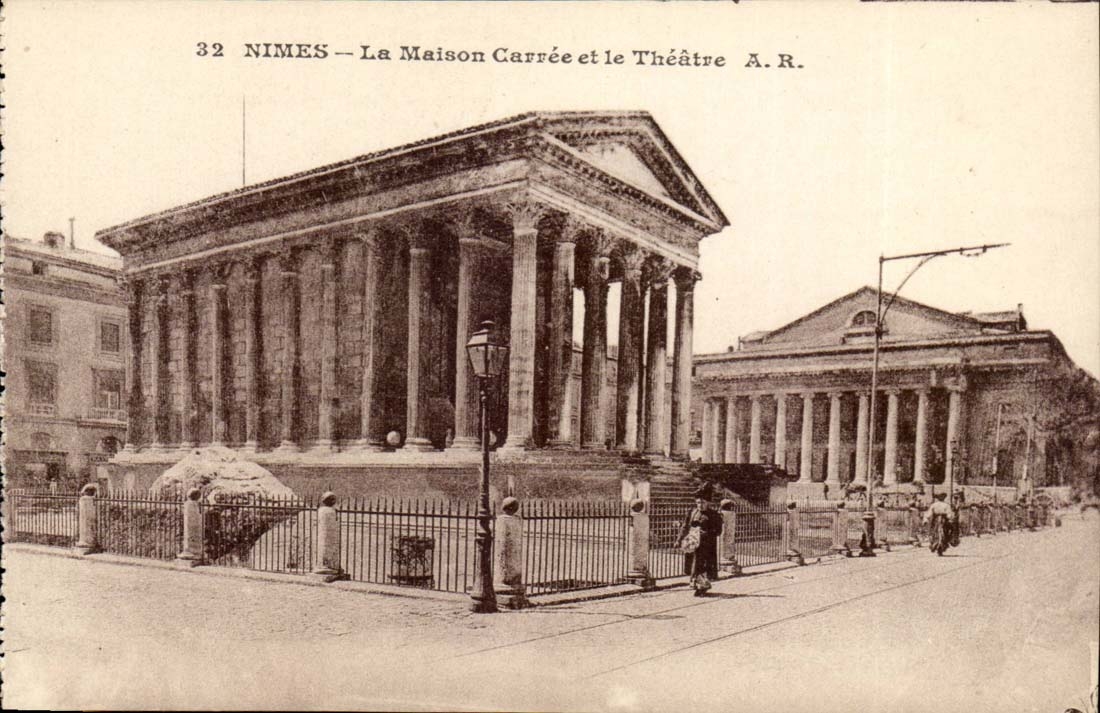 Nîmes — La Maison Carrée et le Théâtre — A.R.