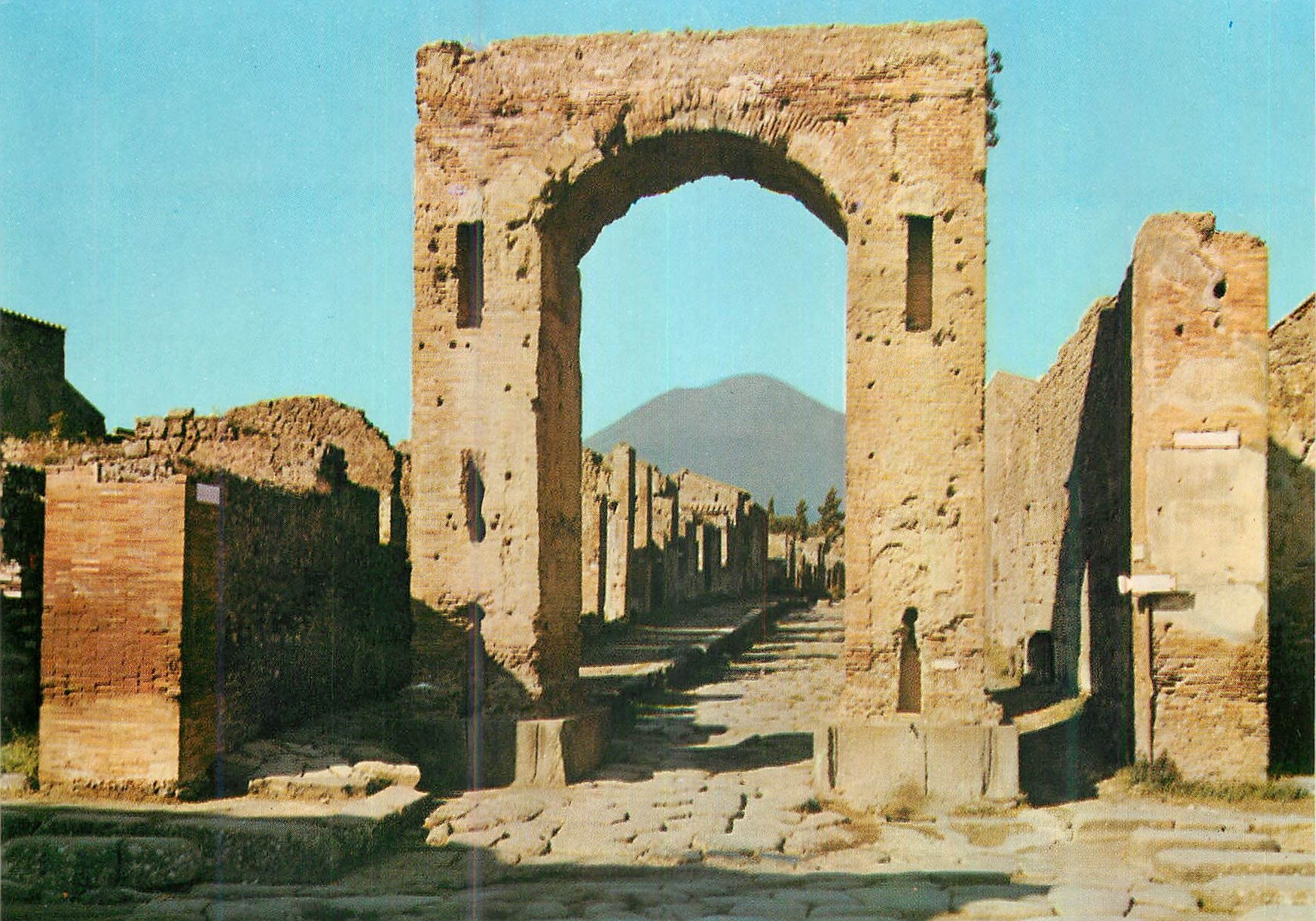 CPM Pompei Fouilles Arc de Caligula