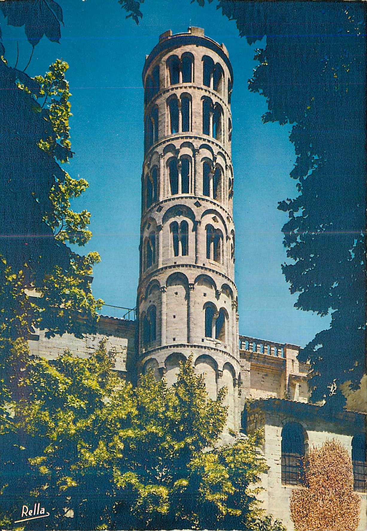 CPM Uzes (Gard) Lz Duche Tour Fenestrelle (XIIe s) Seul vestige de la cathedrale detruite en 1621 au cours des Guerres d