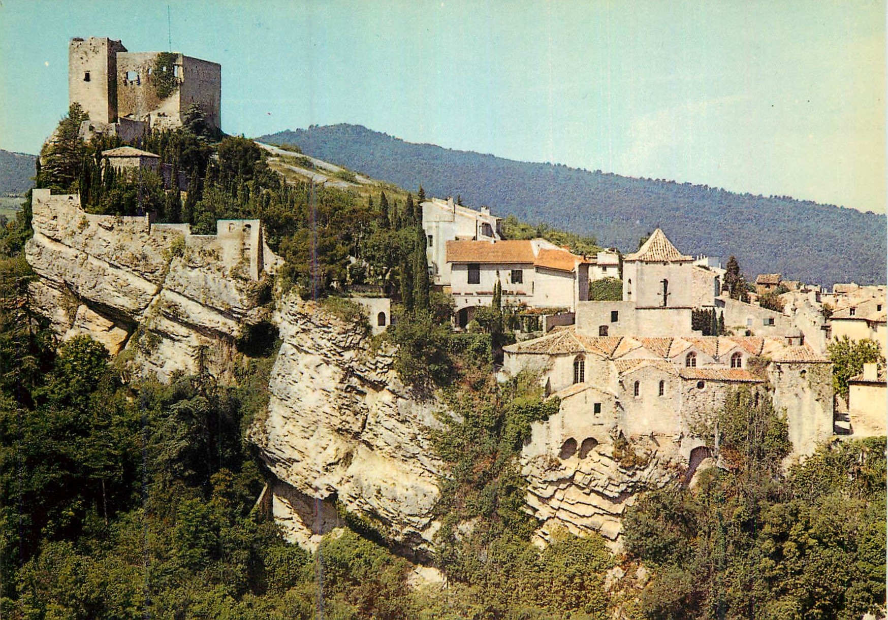 Vaison-la-Romaine — La vieille ville et les ruines du Château des Comtes de Toulouse — Éditions Magenta