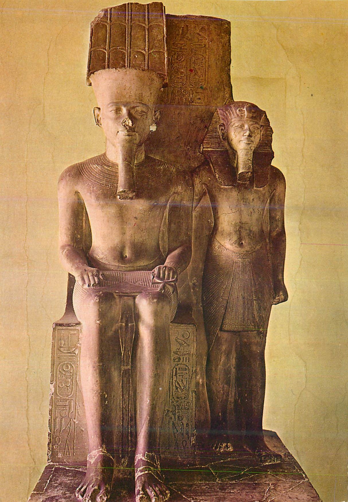 CPM Museo Egizio di Torino II re Tutanchamon (1347 1339 a C) Stante presso il dio Amonra Calcare