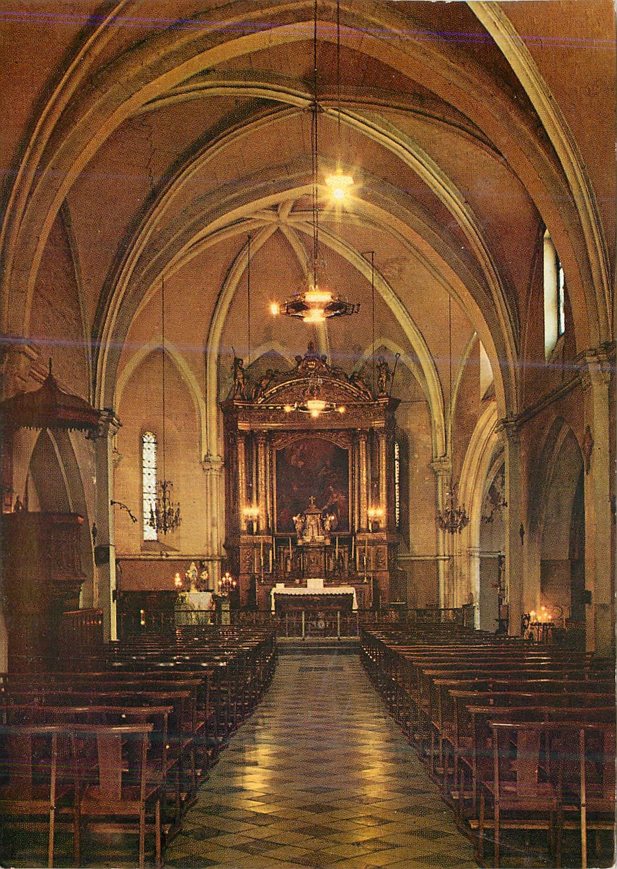 Intérieur de l'église Saint-Michel — Salon-de-Provence — Société Éditions de France