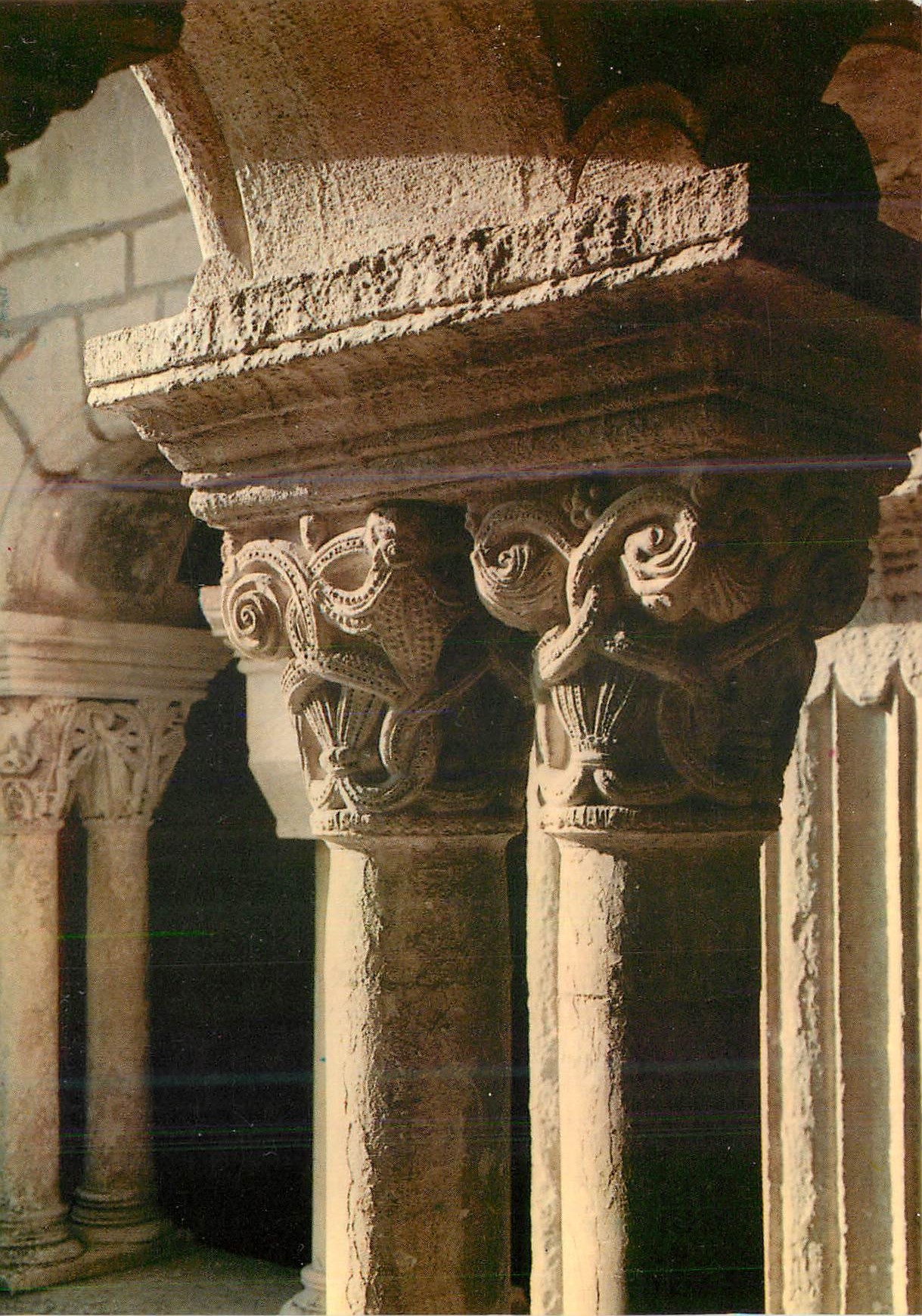 Vaison-la-Romaine — Chapiteau du cloître de la cathédrale (XIIe s.) — Éditions Moisenay-Le-Petit