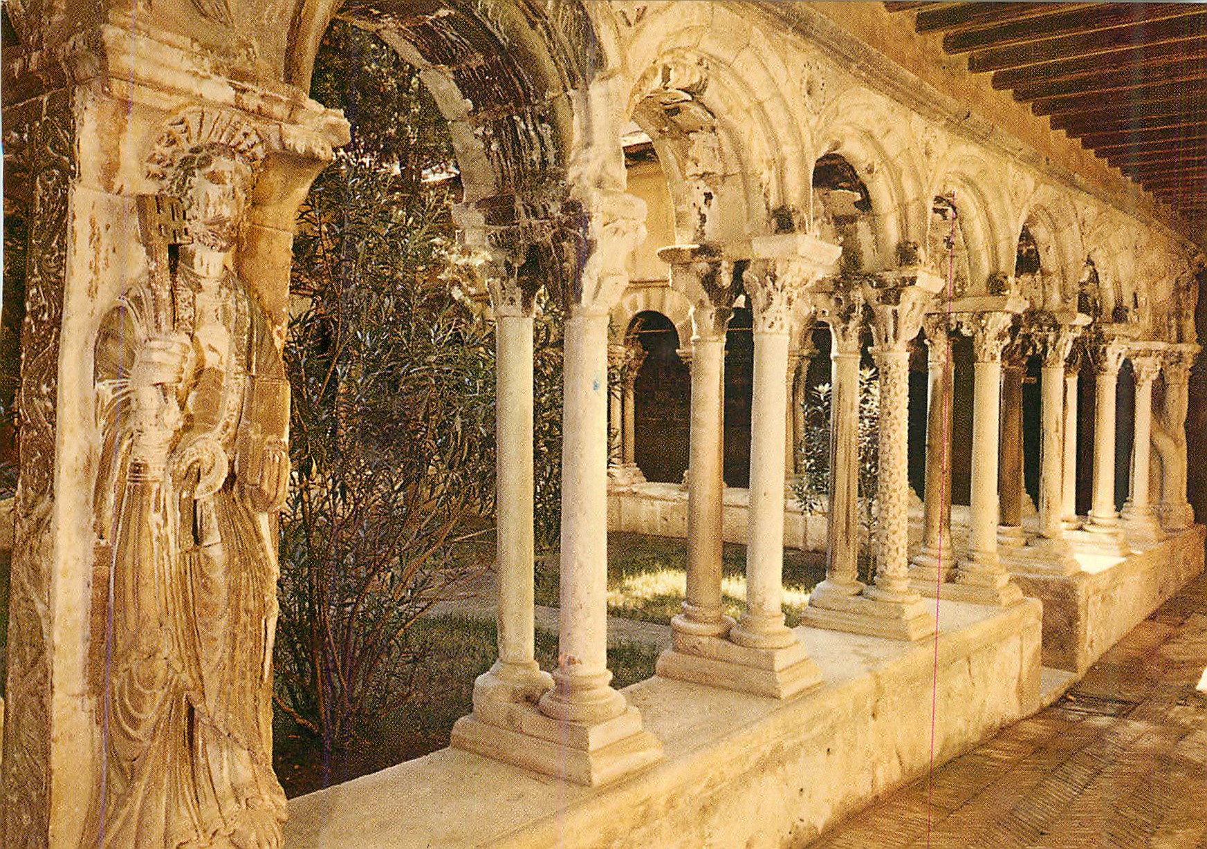 Cathédrale Saint-Sauveur — Architecture du Cloître — Société des Éditions de France
