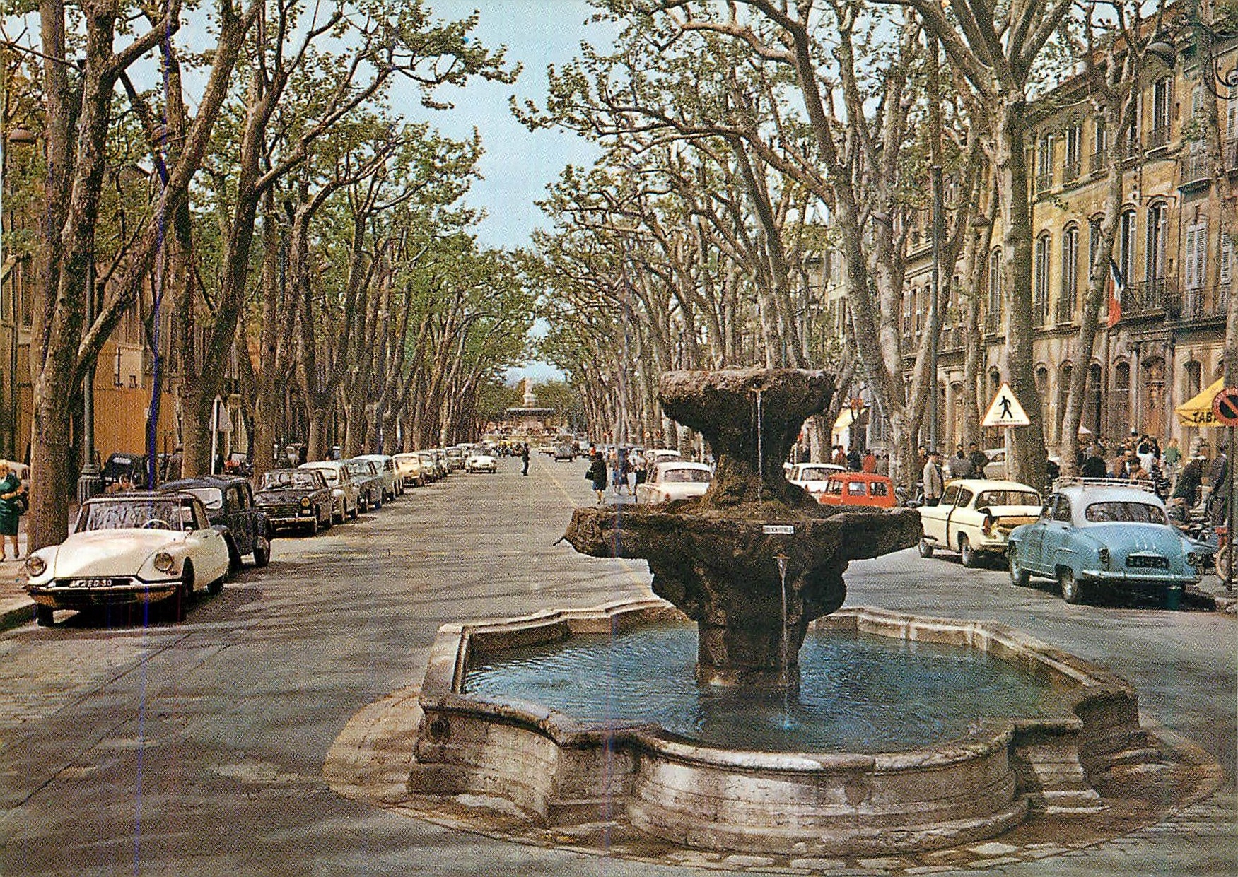 CPM Aix En Provence La Cite du Roy Rene Fontaine des Neuf Canans sur le Cours Mirabeau