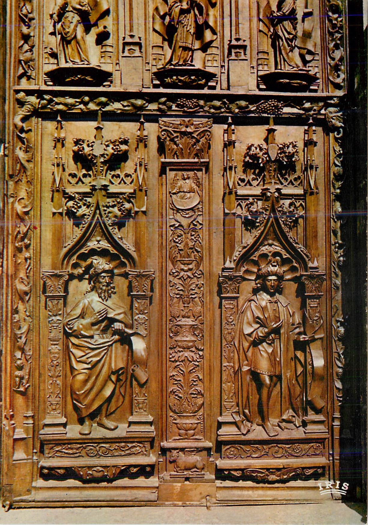 Cathédrale Saint-Sauveur — Détail des portes en noyer sculpté par Jean Guiramand (1504) — IRIS