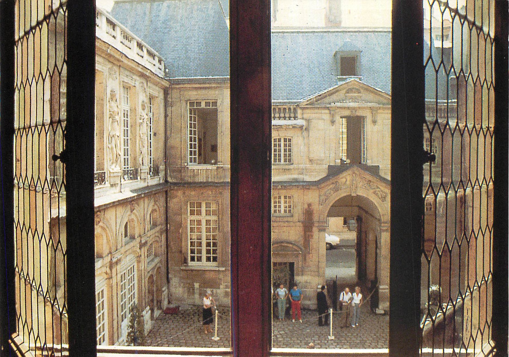 CPM Cour de l'hotel Carnavalet (Vers 155O) vue depuis le premier etage du corps de logis
