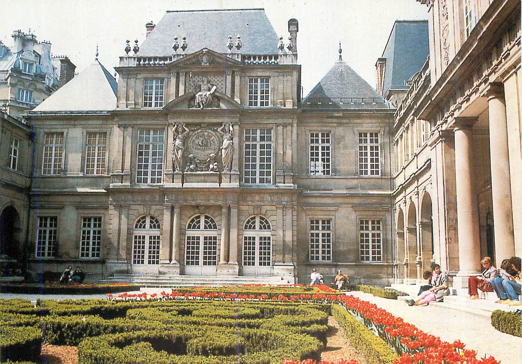 CPM Musee Carnavalet Paris Facade de la maison commune des marchands drapiers (1660) remontee dans le jardin de l'hotel 