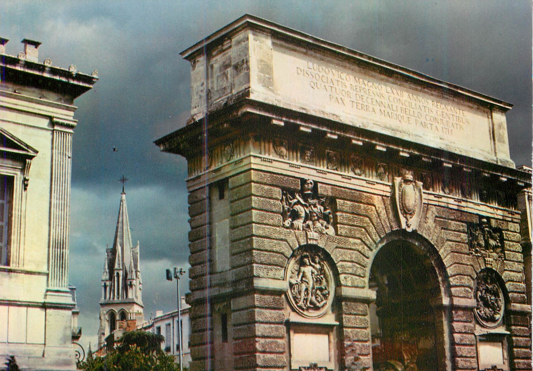 Montpellier (Hérault) — La porte du Peyrou, arc de triomphe construit en 1691 en l'honneur de Louis XIV — Photo J. Sierpinski, cap théo Jac