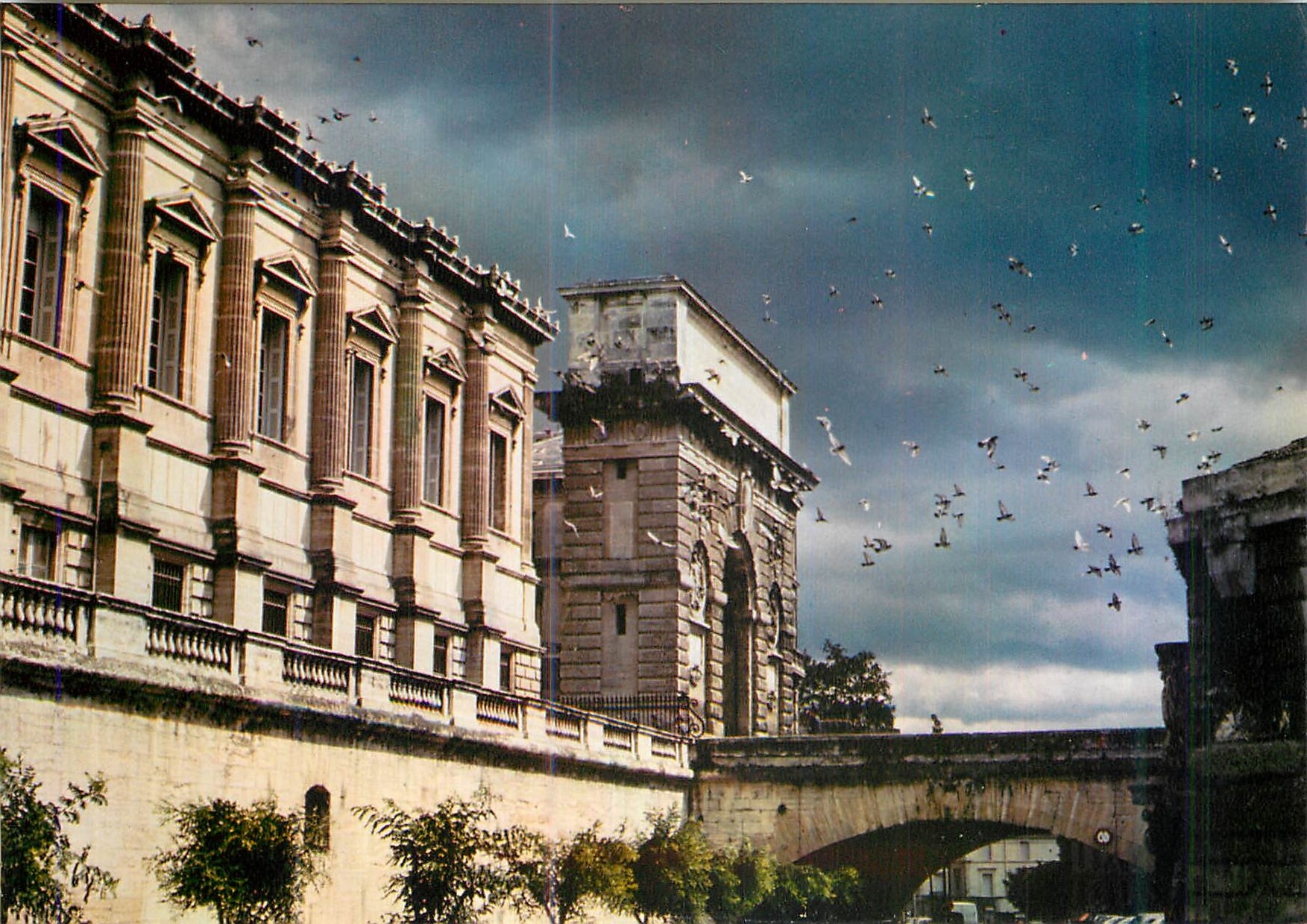 Montpellier (Hérault) — The Peyrou Gate and the Palais de Justice — Photo J. Sierpinski, publisher cap théo Jac, no. 340621