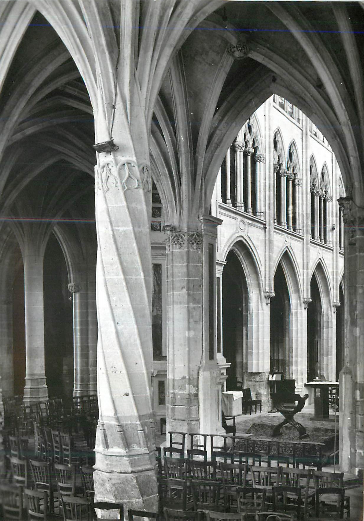 CPM Paris Eglise St Severin La Palmeraie XVe siecle La nef et son faux triforium cote sud
