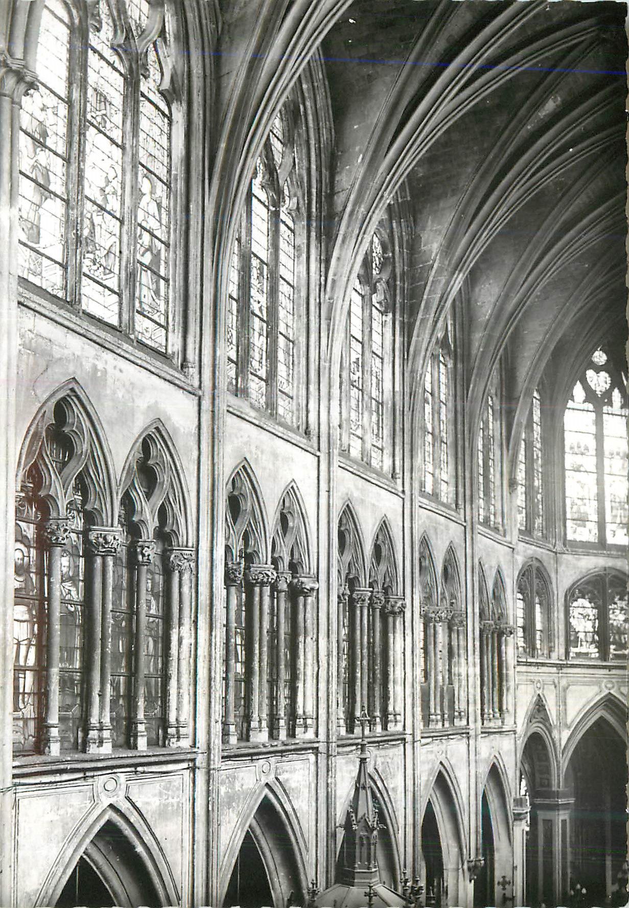 CPM Paris Eglise St Severin Fentres hautes et faux triforium (XIII XIV et XVe siecle) Les grandes varrieres sont du XVe 