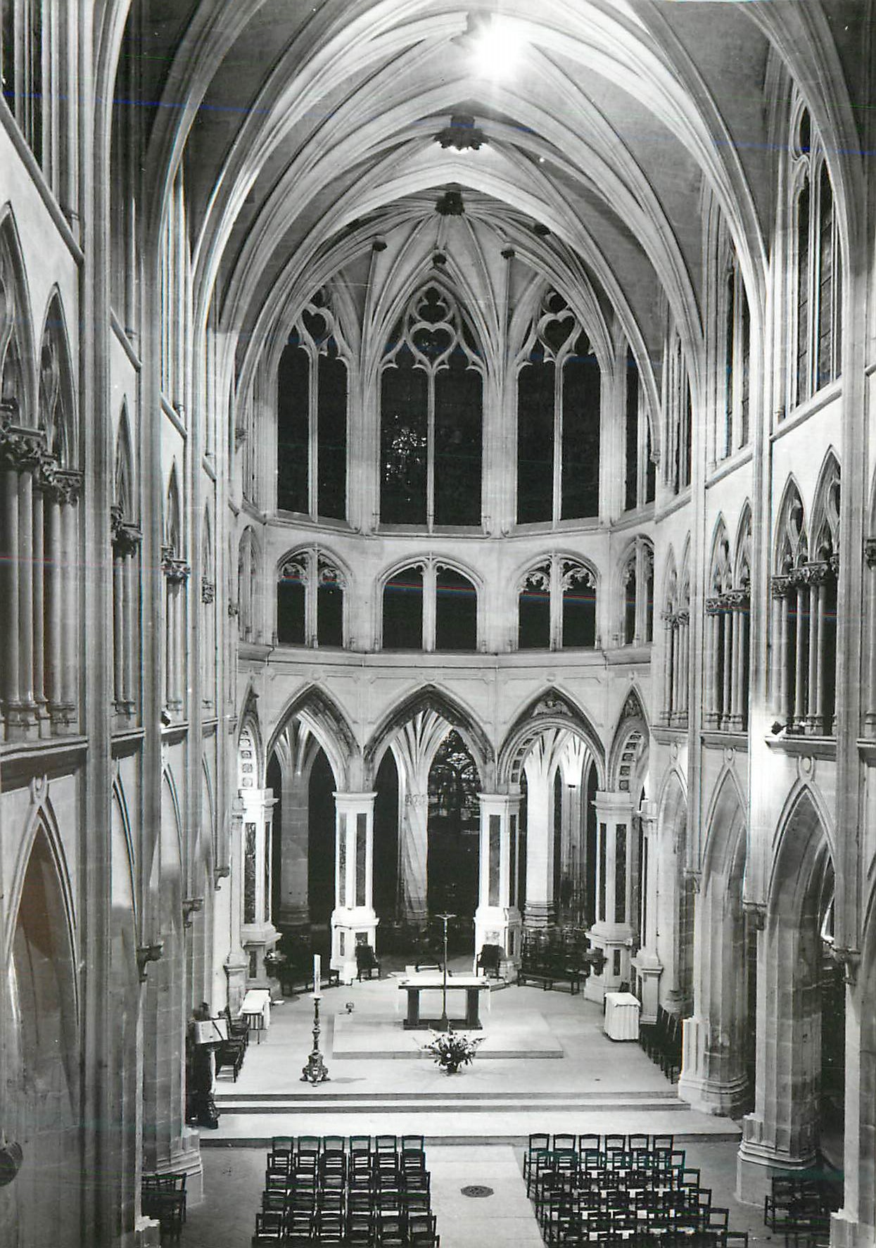 CPM Paris Eglise St Severin La nef XIII et XVe siecle