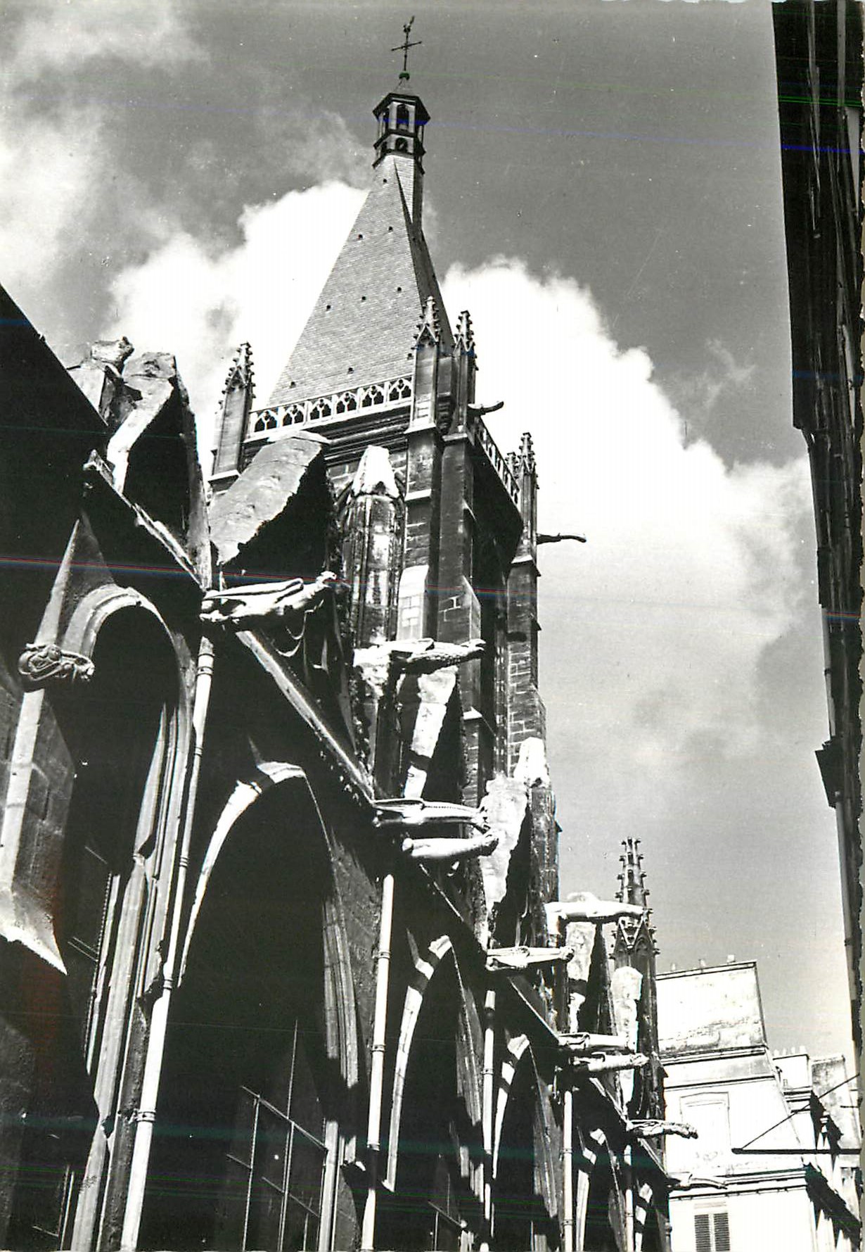 CPM Paris Eglise St Severin La tour vue de la rue St Severin Le clocheton contient Macee Londue en 1412
