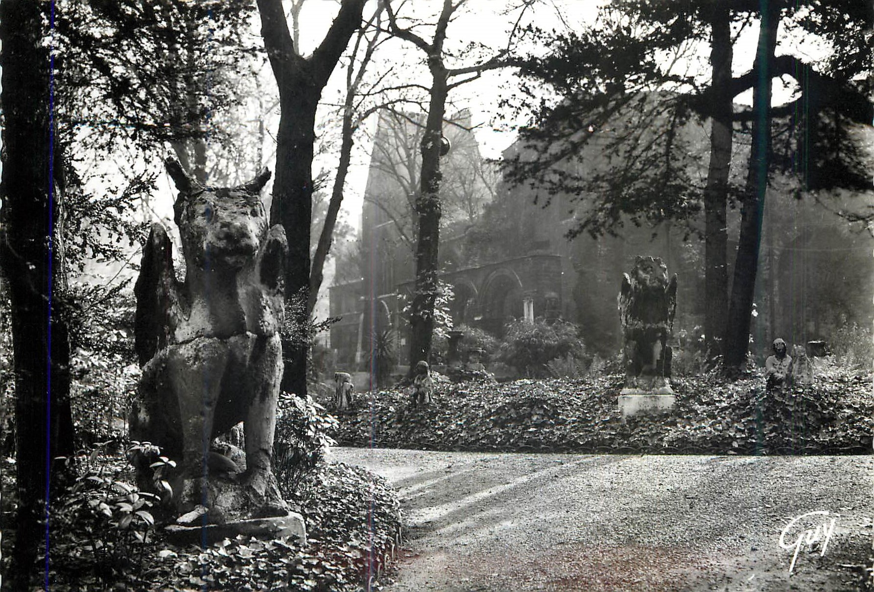 CPM Paris Musee de Cluny (XVe siecle) Les Jardins
