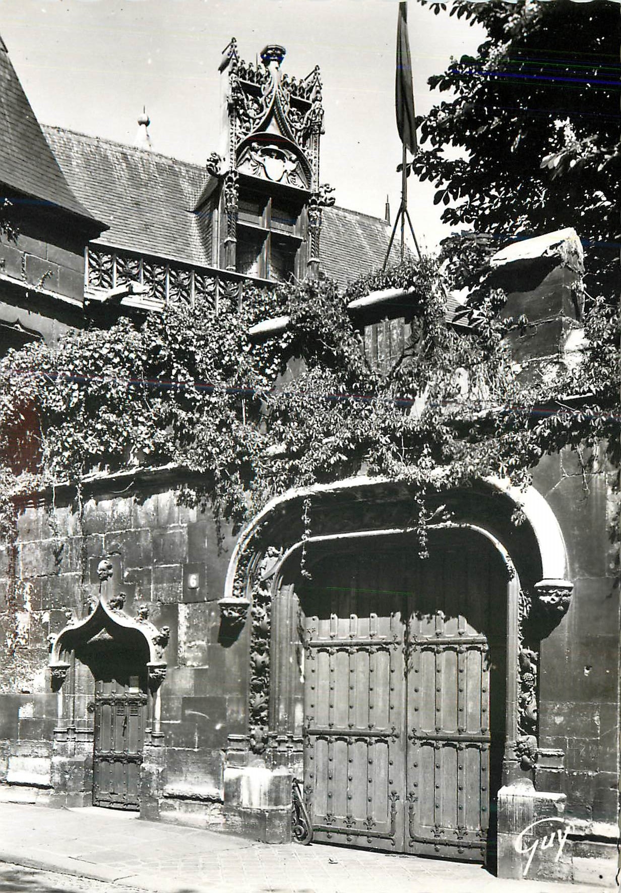 CPM Paris et ses Merveilles La facade exterieur de l'Hotel de Cluny (XVe siecle)