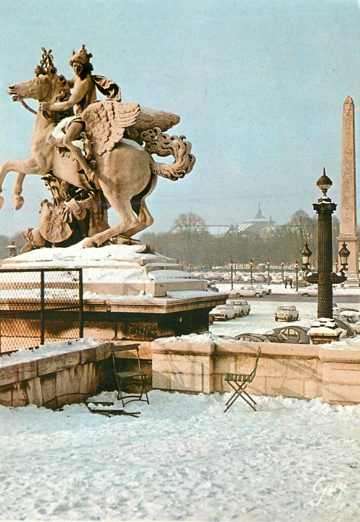 CPM Paris et ses Merveilles Sous la neige La place de la Concorde et l'obelisque de Louqsor A droite Mercure sur un chev