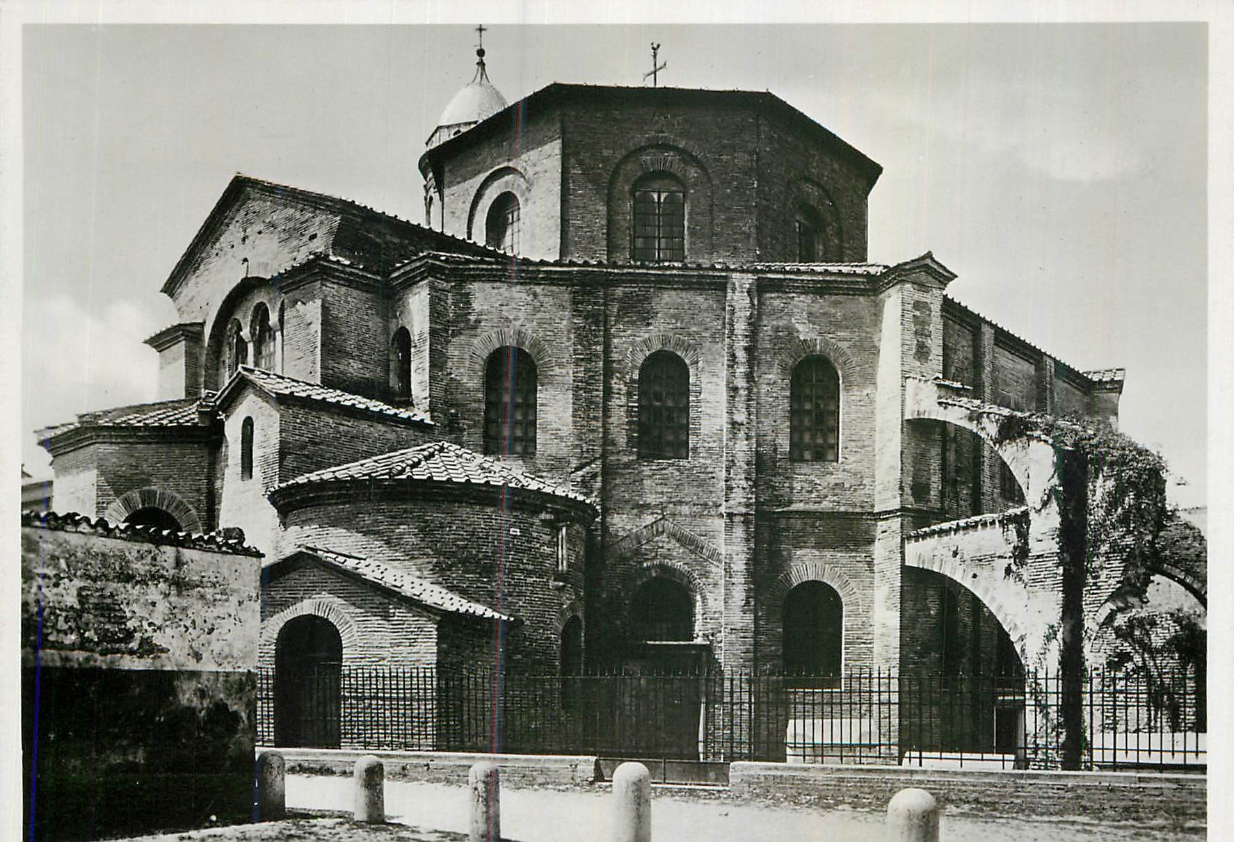 CPM Ravenna Tempio di S Vitale Lato nord est