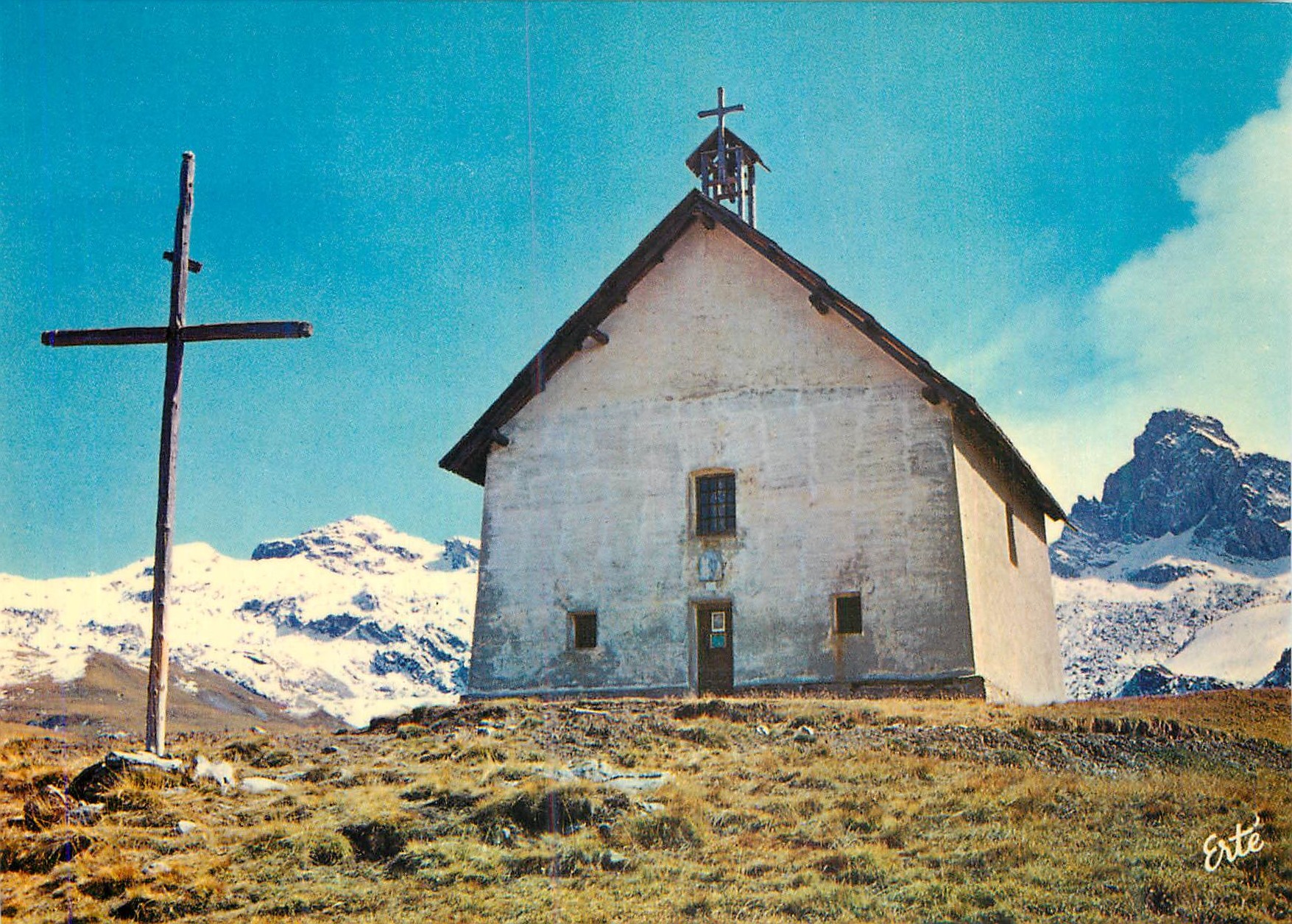 CPM Saint Veran (Hautes Alpes) La chapelle de Notre Dame de Clausis (Pelerinage franco Italien le 16 juillet) Au fond la