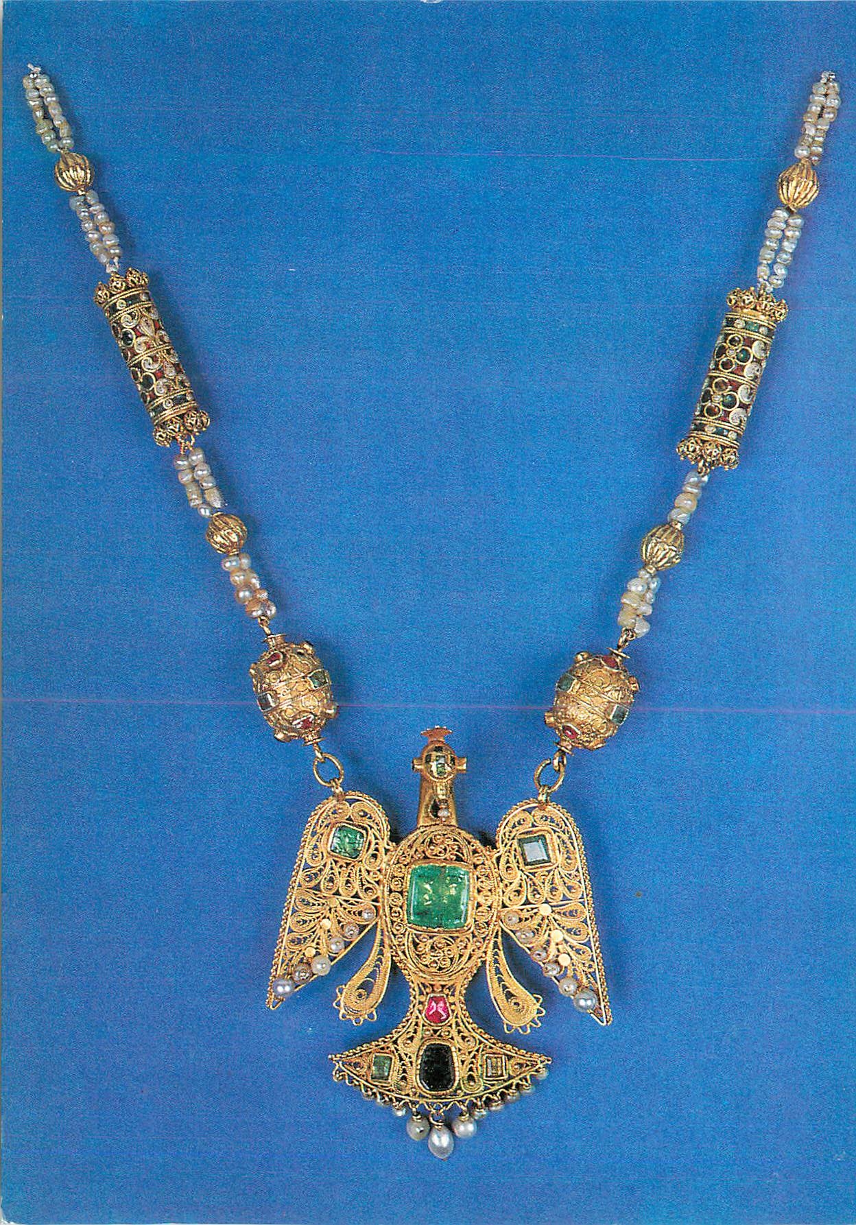 Collier à pendentif aigle — époque début XVIIe siècle — Musée National des Arts Africains et Océaniens, Paris