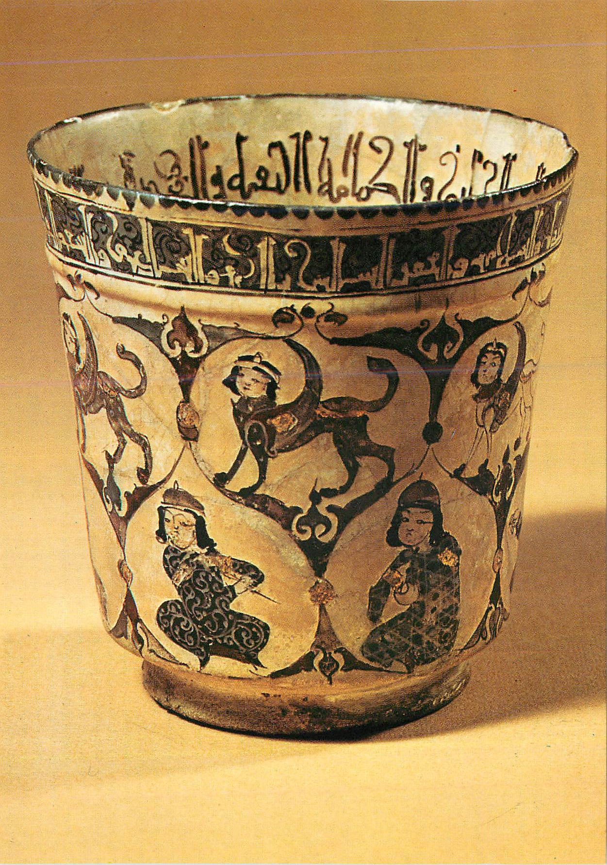 CPM Paris Musee du Louvre Departement des Antiquites Orientales Gobelet aux musiciennes et aux sphinges Iran XIIe XIII s