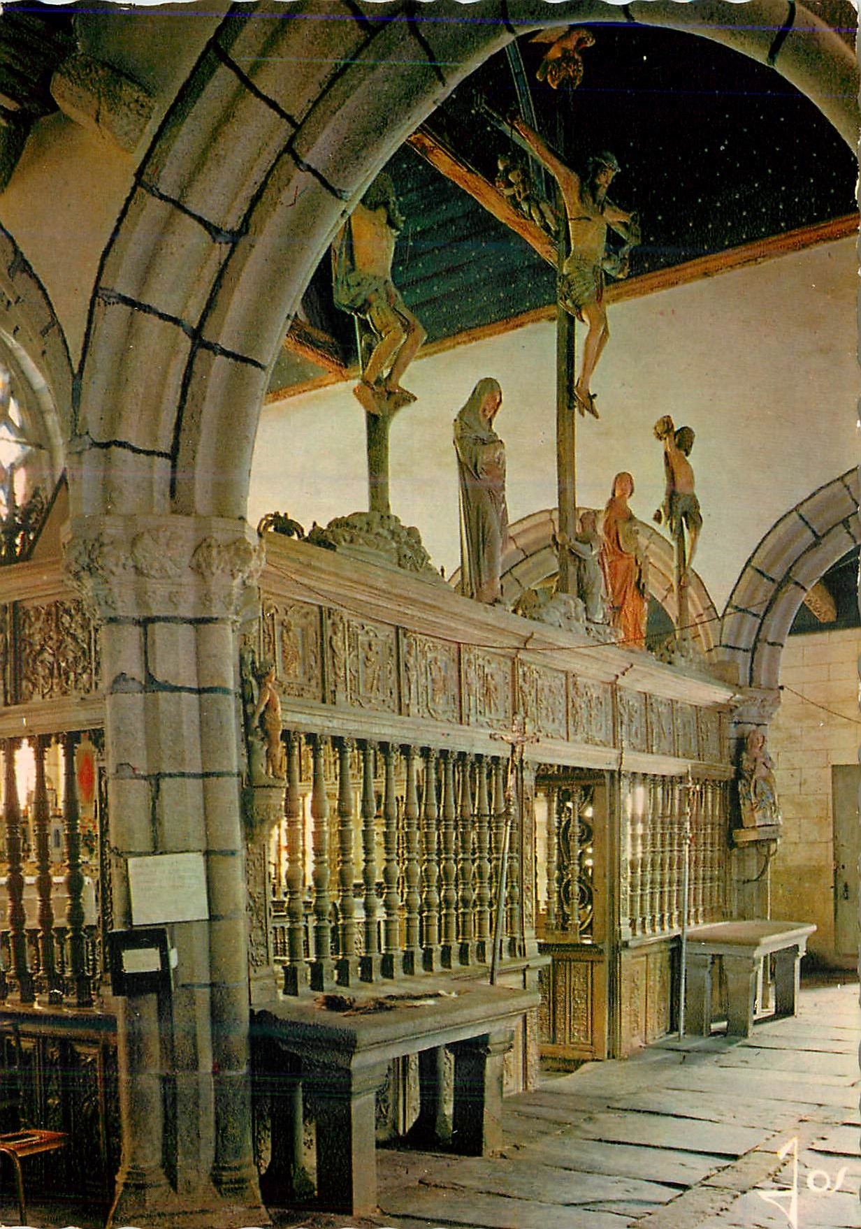 CPM Saint Herbot (Finistere) Chancel du XVIe siecle et les tables d'Offrande ou sont deposees les queues de vaches offer