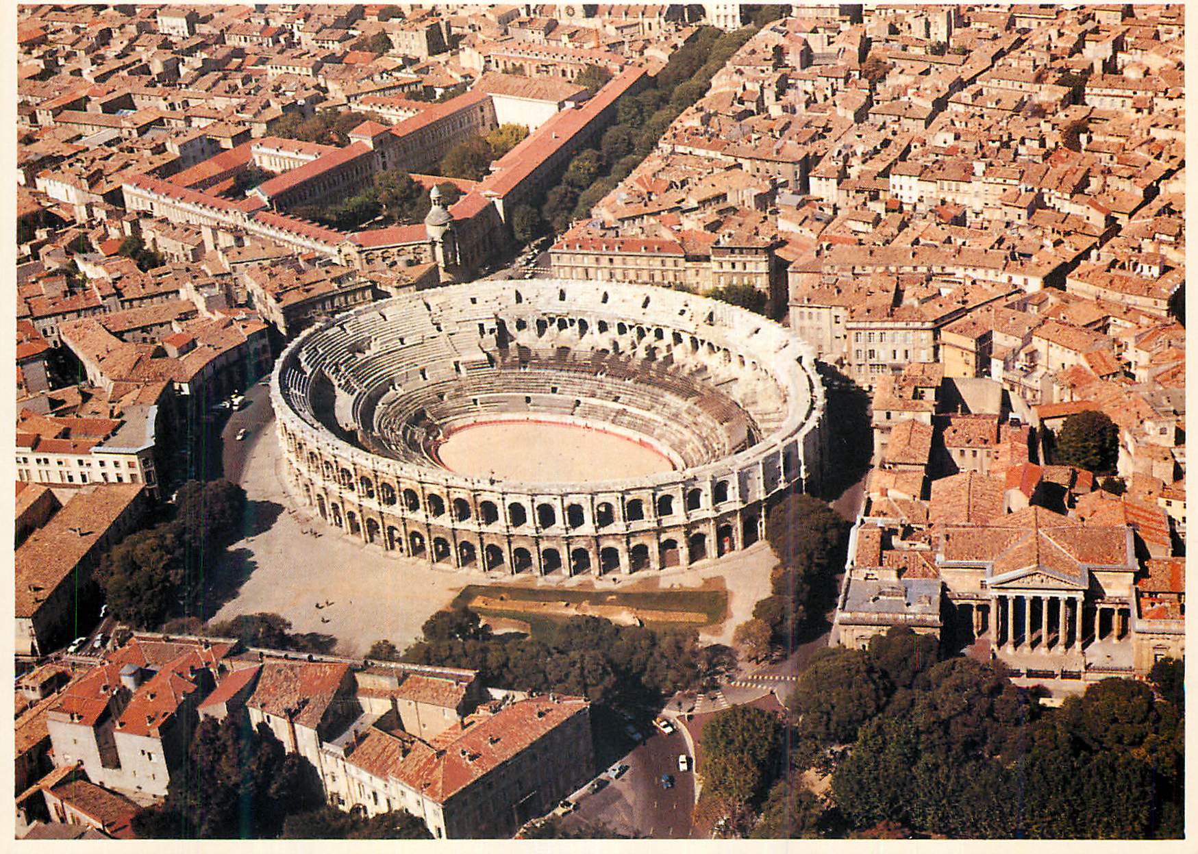Arènes de Nîmes — vue aérienne — Éditions Cartolaser, n° 3267 - Recto