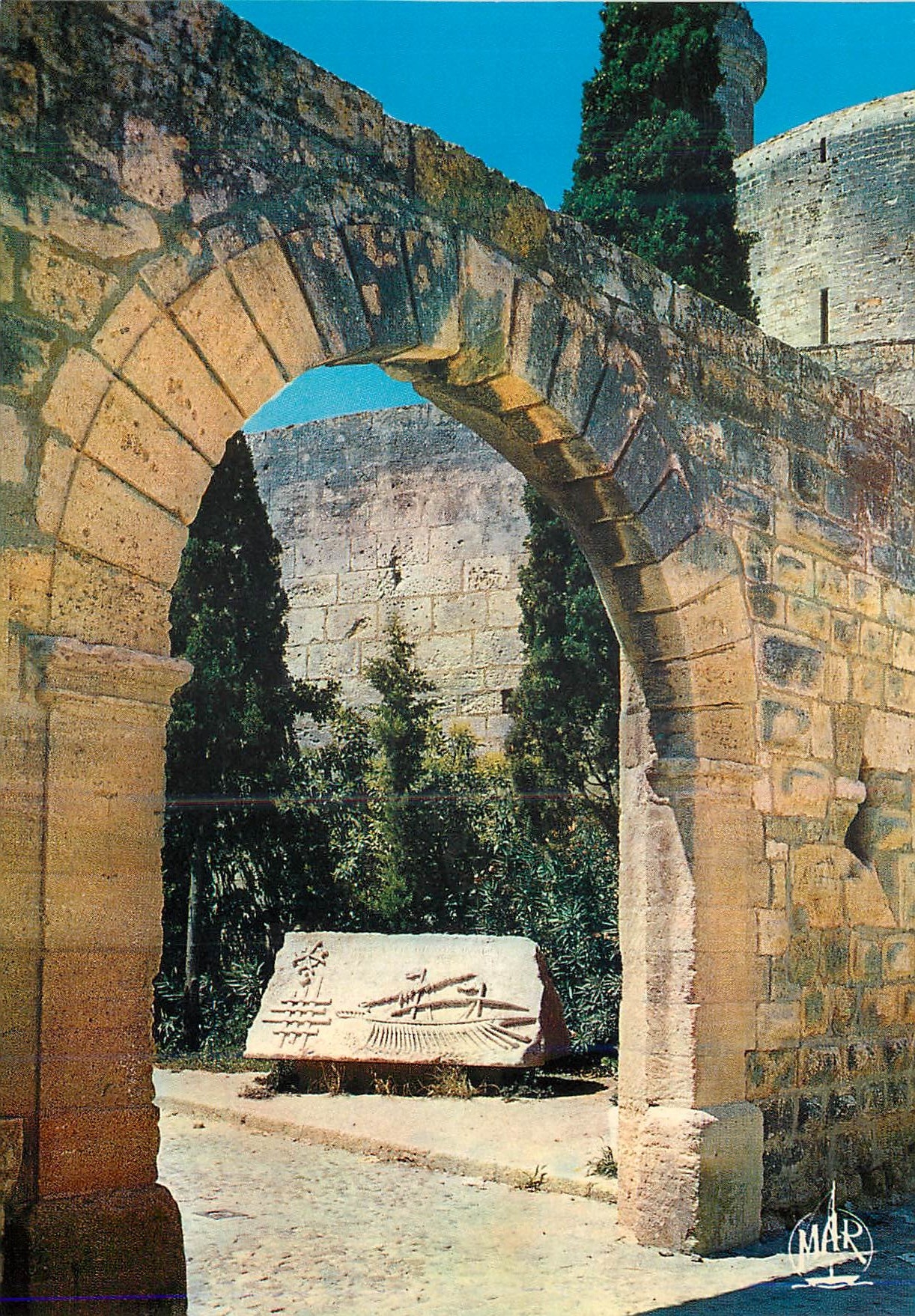Aigues-Mortes — Puerta de entrada y monumento histórico — MAR