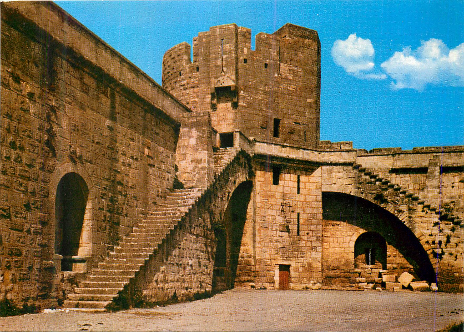 Aigues-Mortes (Gard) — Die Mauern (13. Jahrhundert) (Innenansicht) — Société Éditions de France, n° 13404