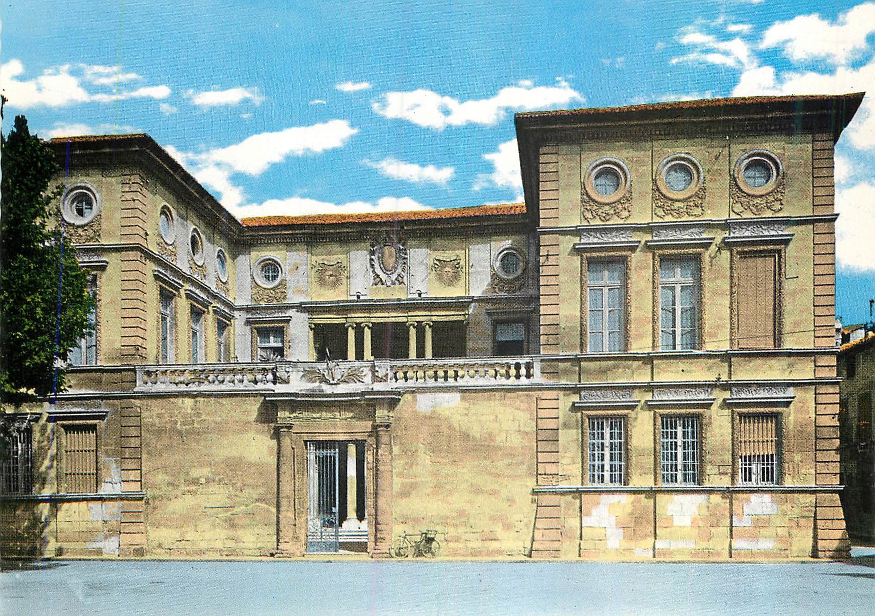 CPM Beaucaire (Gard) Hotel de Ville Construit sur les plans de Mansard le celebre architecte du Roi Soleil