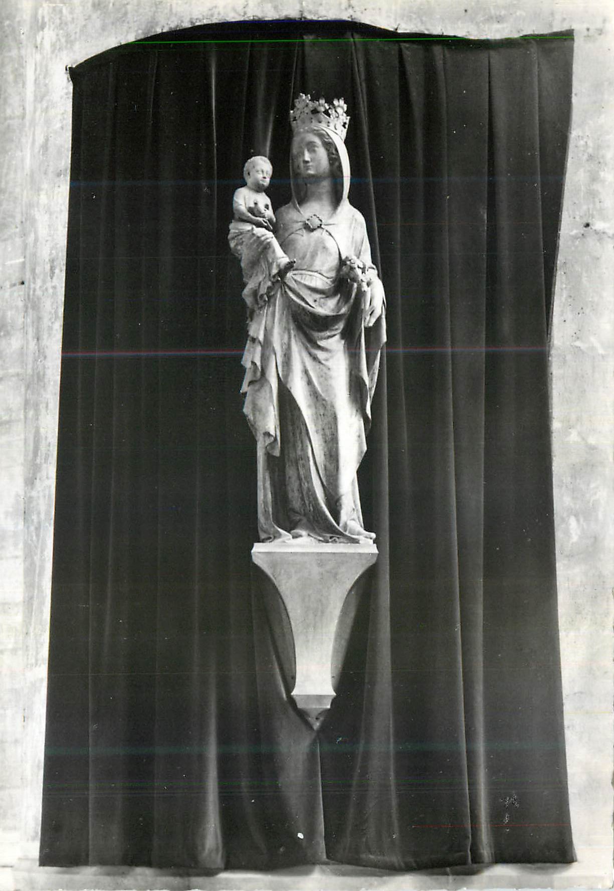 CPM Eglise Saint Gervais Paris IV Notre Dame de Bonne Delivrance Statue en pierre du XIVe siecle honoree La reine Marie 