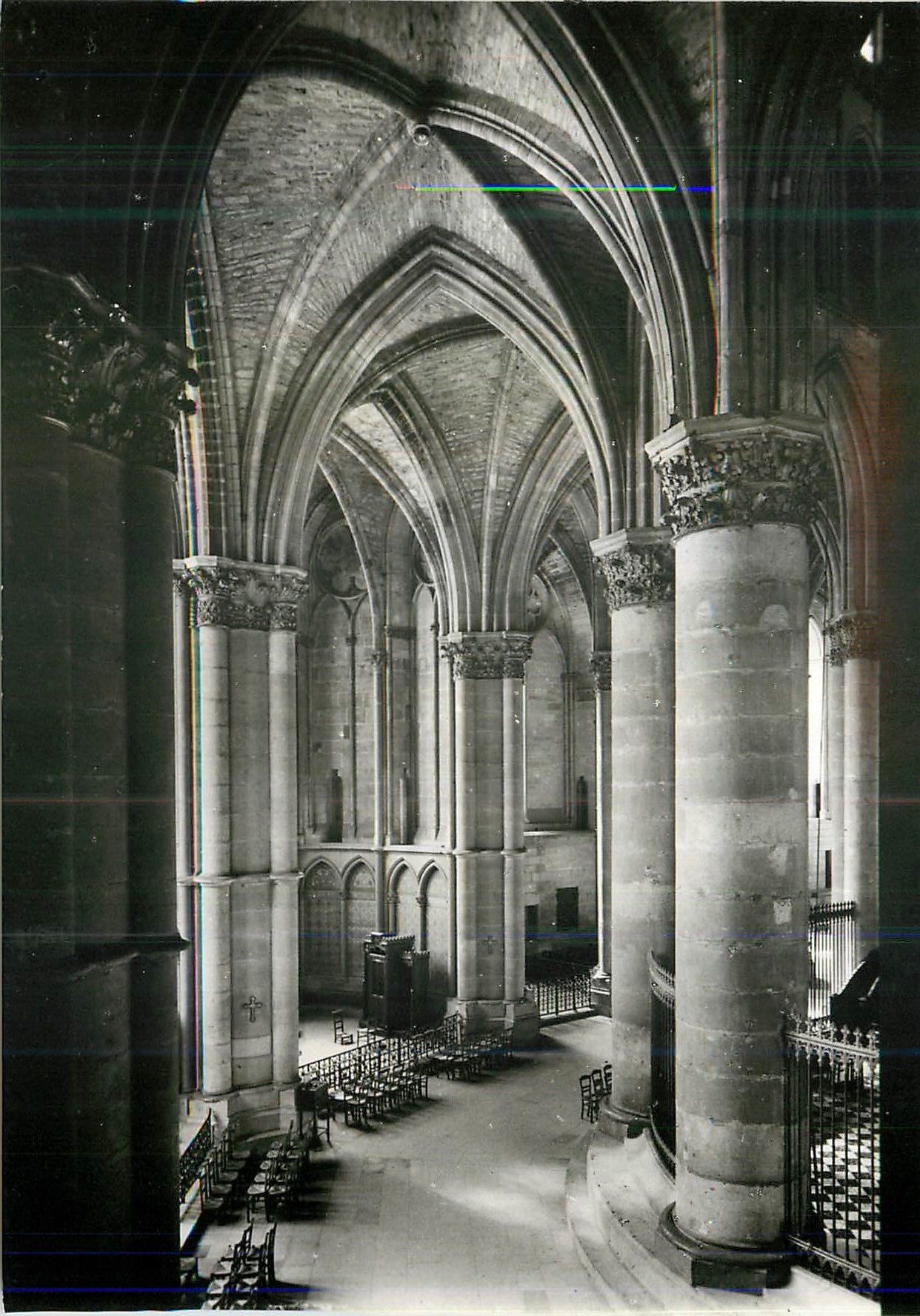 CPM Reims (Marne) Cathedrale Notre Dame (XIIIe s) Deambulatoire (Partie Nord)