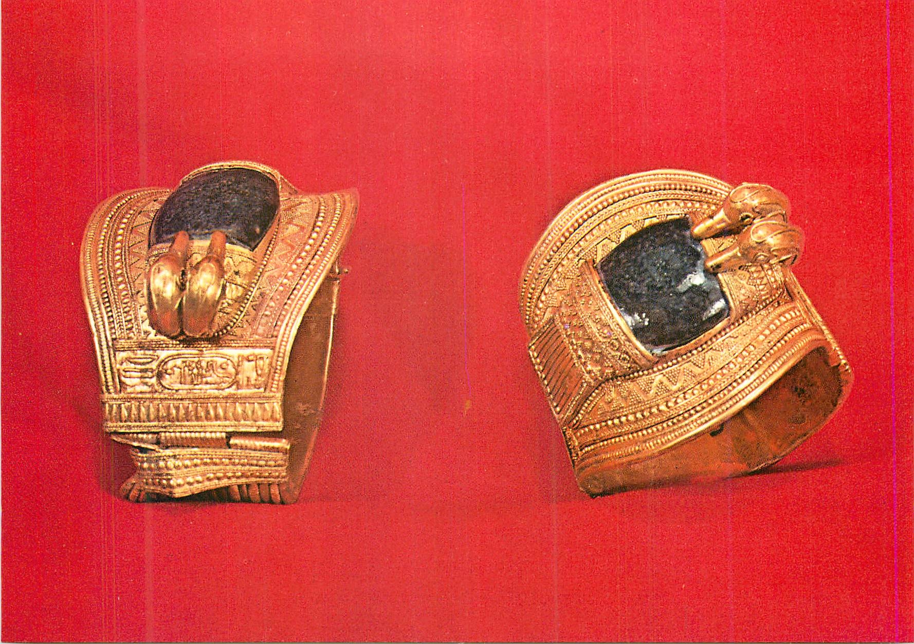 CPA Paris Grand Palais Exposition Ramses la Grand 7 mai 15 octobre 1976 Bracelets au nim de Ramses II decores de deux ca