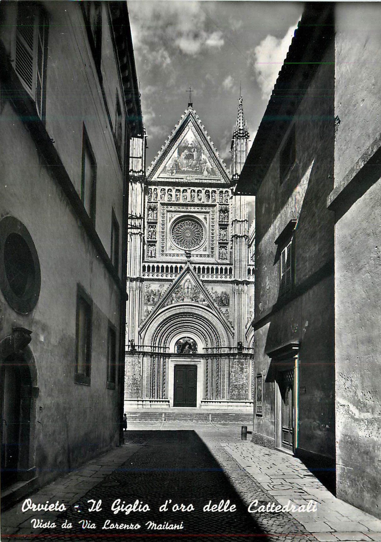 CPM Orvieto Le Lis d'or des Cathedrales vu de la rue Lorenzo Maitani