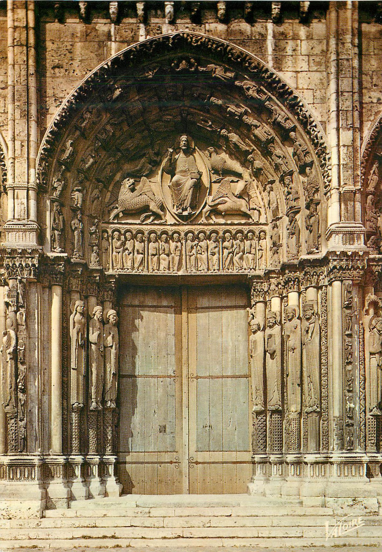 CPM Les Merveilles de Chartres (Eure et Loir) La facade principale de la cathedrale du XIIe siecle Le Portail Royal