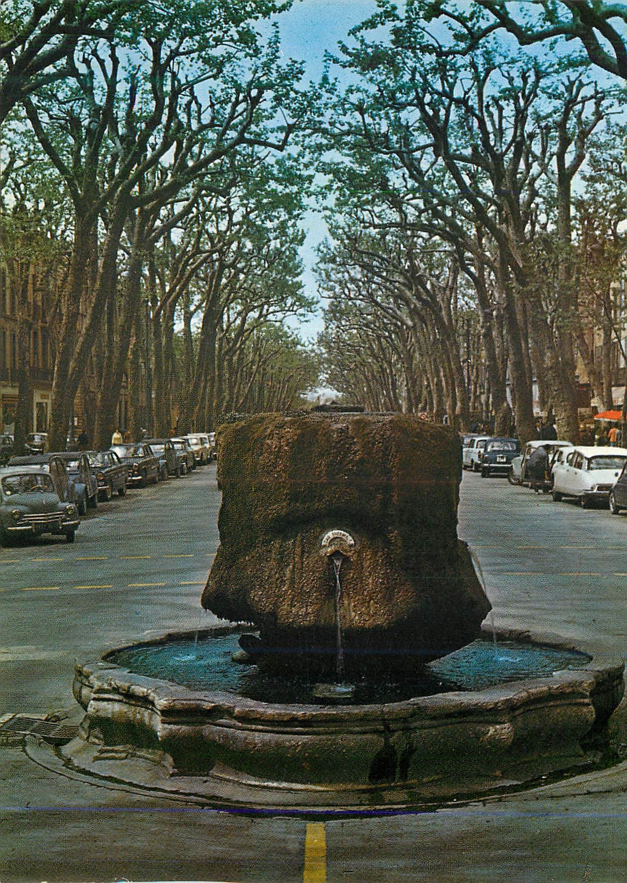 CPM Aix en Provence La Cite du Roy Rene Fontaine Thermale sur le Cours Mirabeau