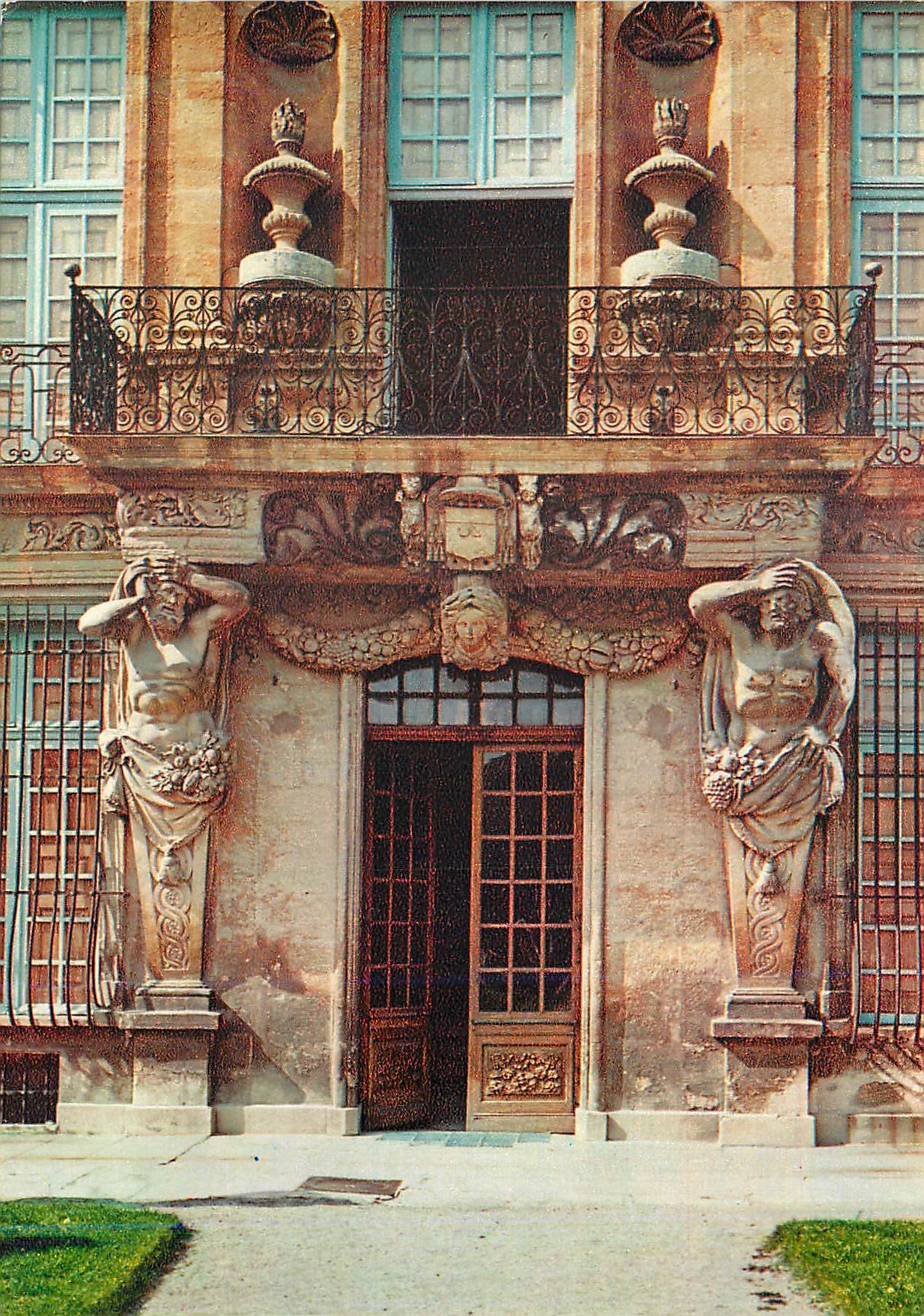 CPM Aix en Provence (B du R) Pavillon Vendome (XVIIe s) Les ATiantes et le Mascaron de l'Ete