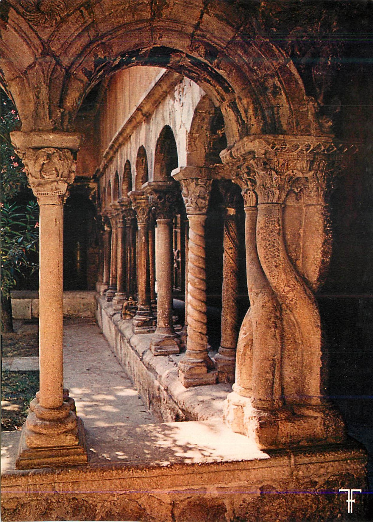 CPM Aix en Provence Cloitre de la Cathedrale Saint Sauveur Art roman du XIIe siecle