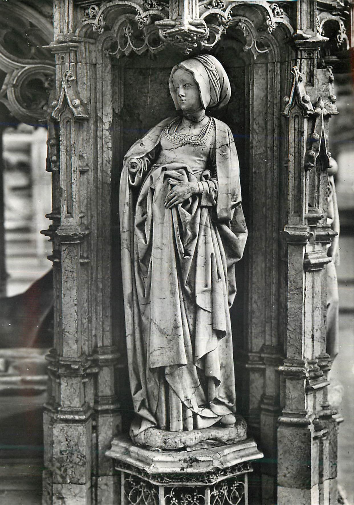 CPM Bourg en Bresse (Ain) Eglise de Brou (debut XVIe S) Statuette d'un Tombeau