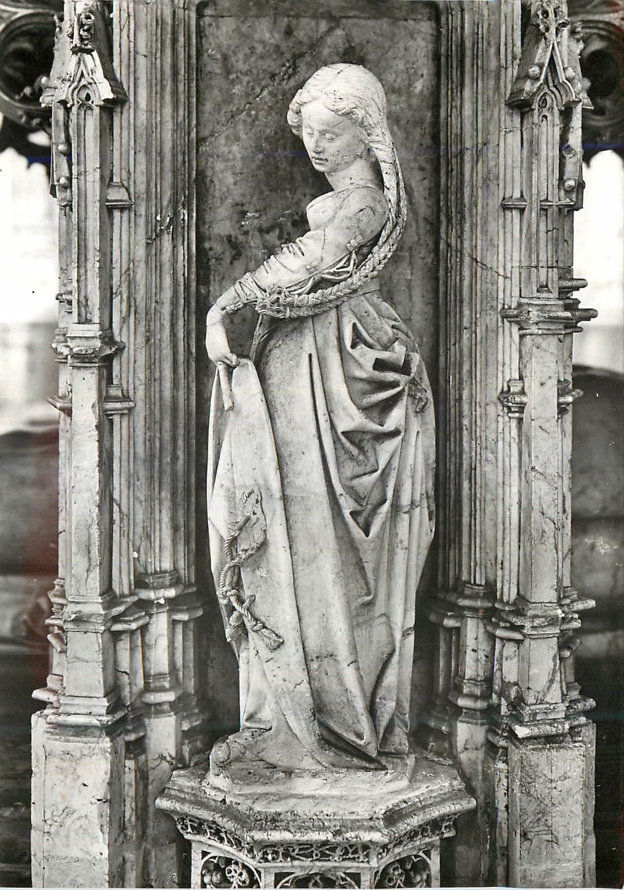 CPM Bourg en Bresse (Ain) Eglise de Brou (debut XVIe S) Statuette d'un Tombeau
