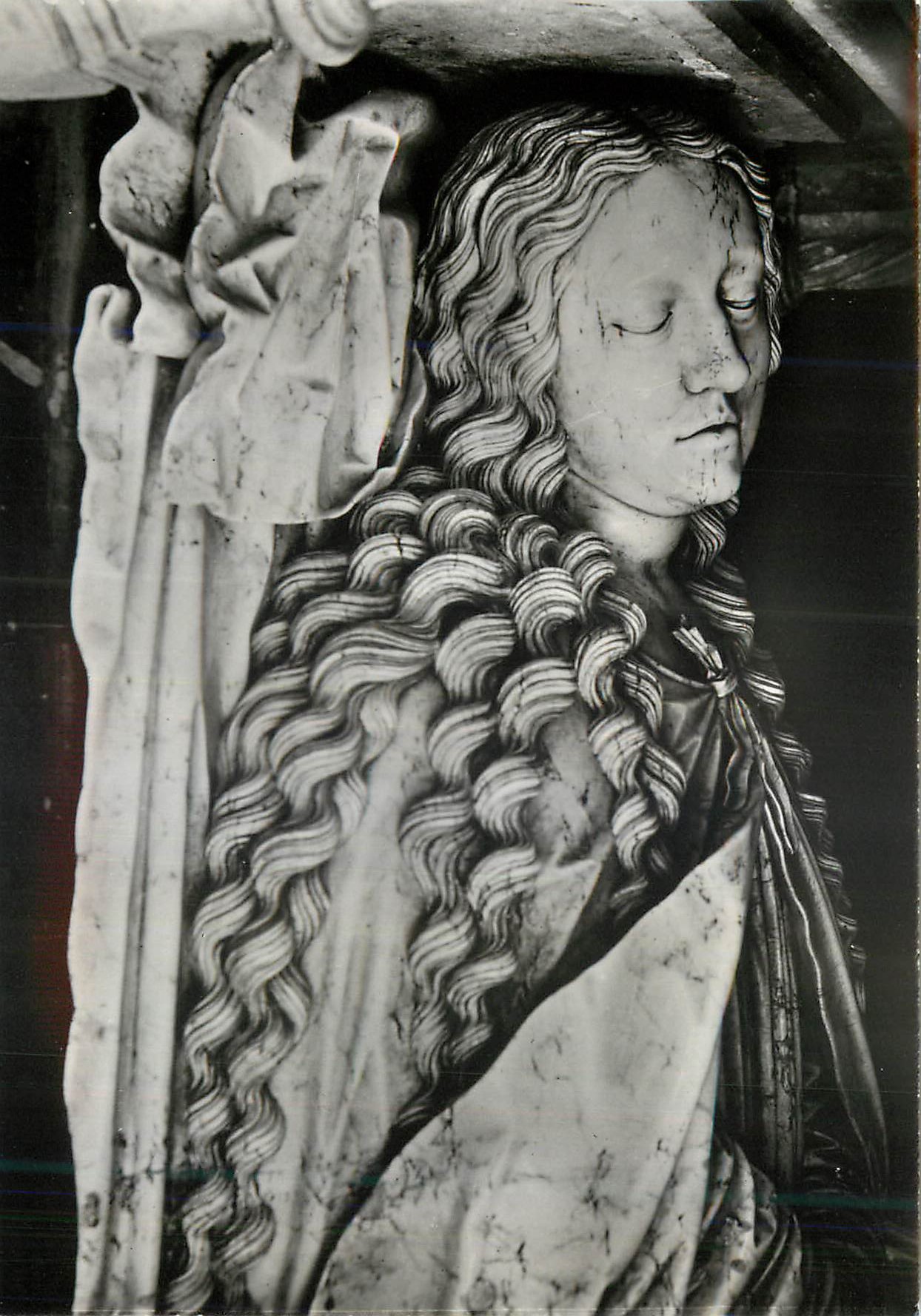 CPM Bourg en Bresse (Ain) Eglise de Brou (debut XVIe S) Tombeau de Marguerite d'Autriche Gisant inferieur (detail)