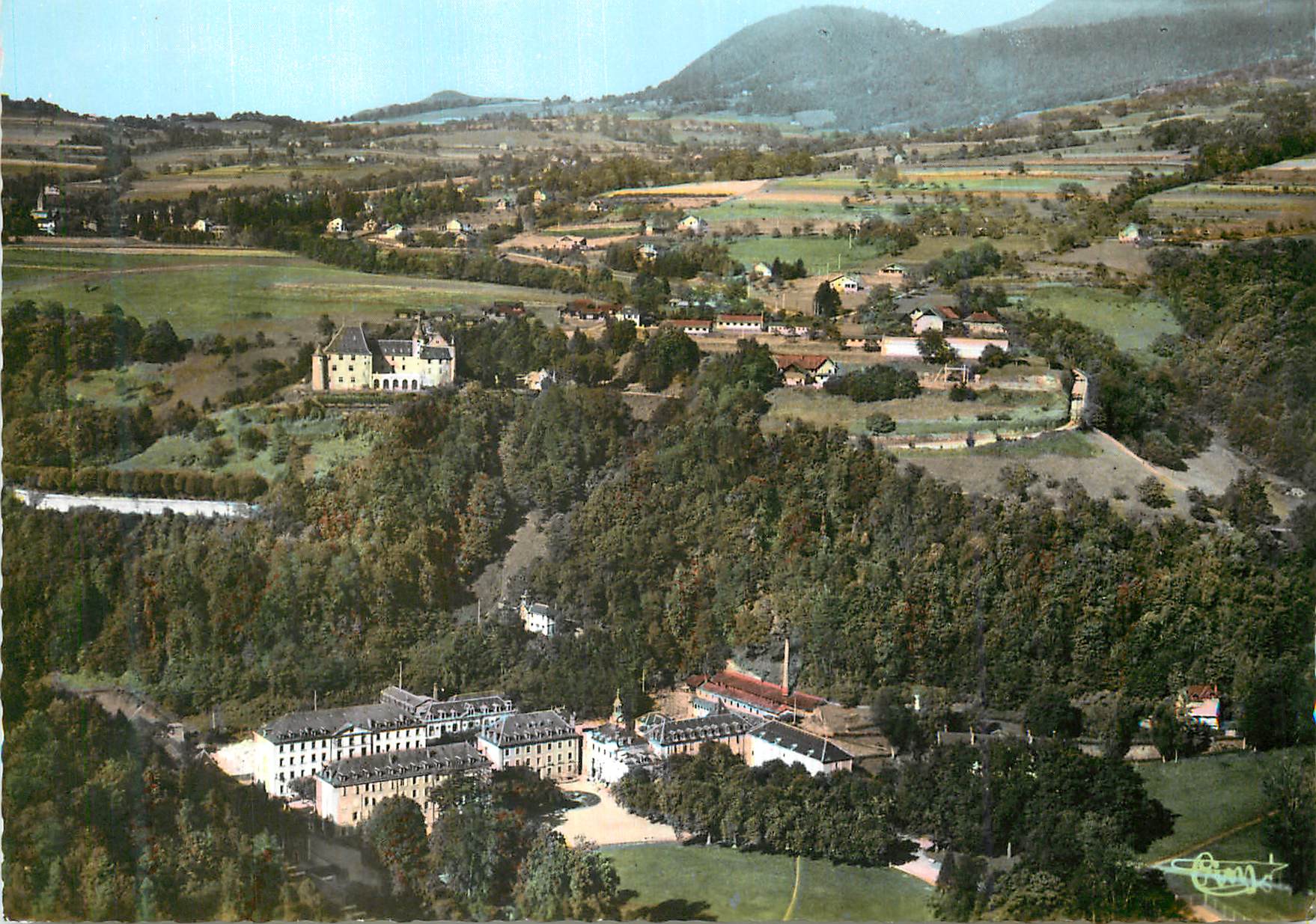 Uriage-les-Bains (38) — Panoramische Luftaufnahme — Verlag Combier