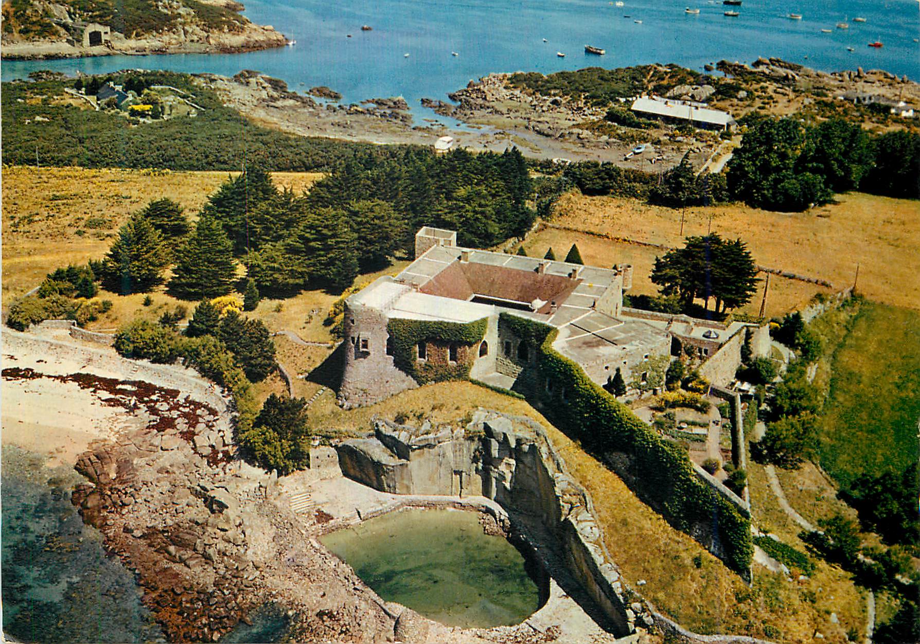 CPM Les Iles Chausey (Manche) Le Chateau
