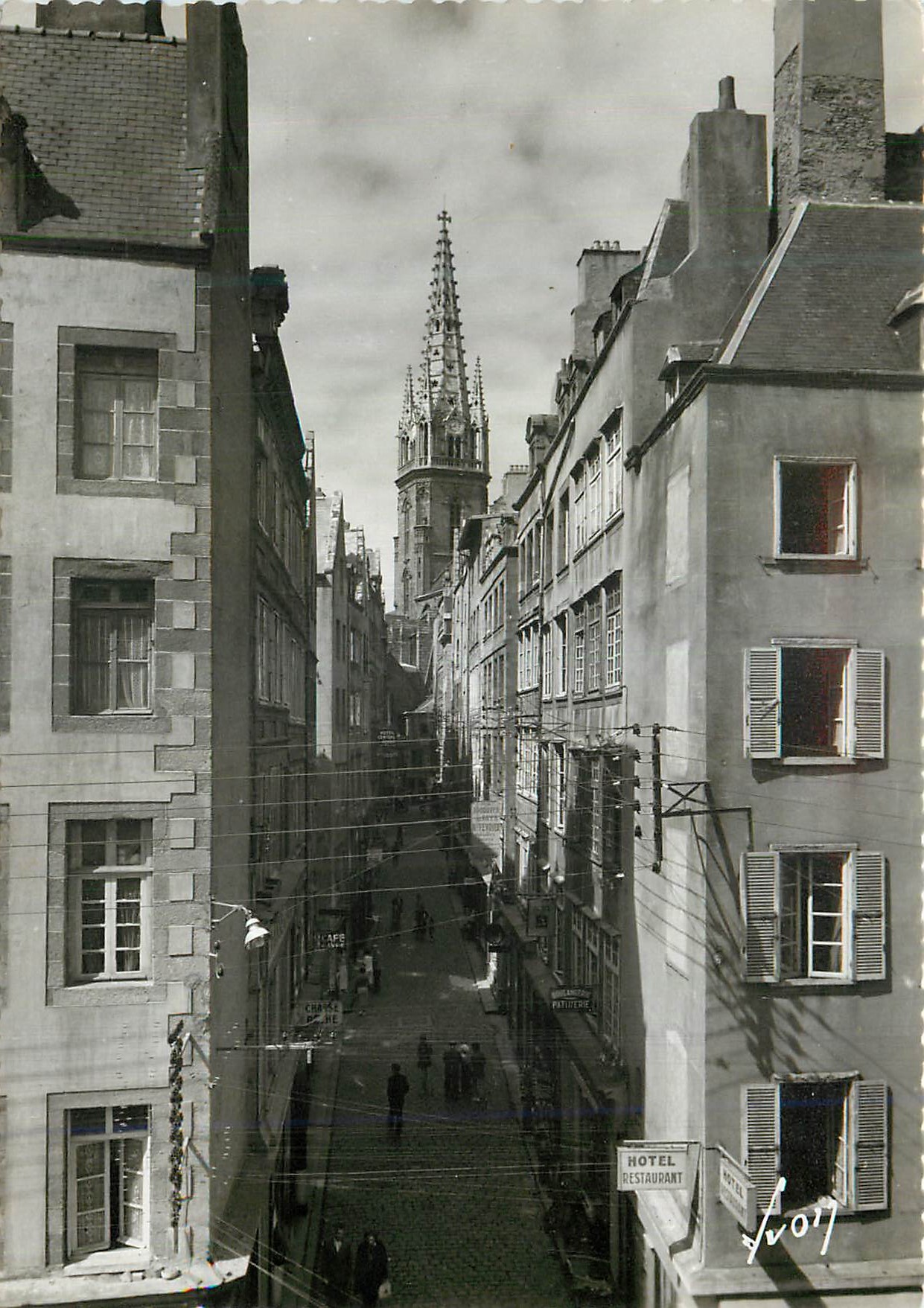 Saint-Malo — Grande rue et Cathédrale — Éditions d'Art 'YVON', Paris