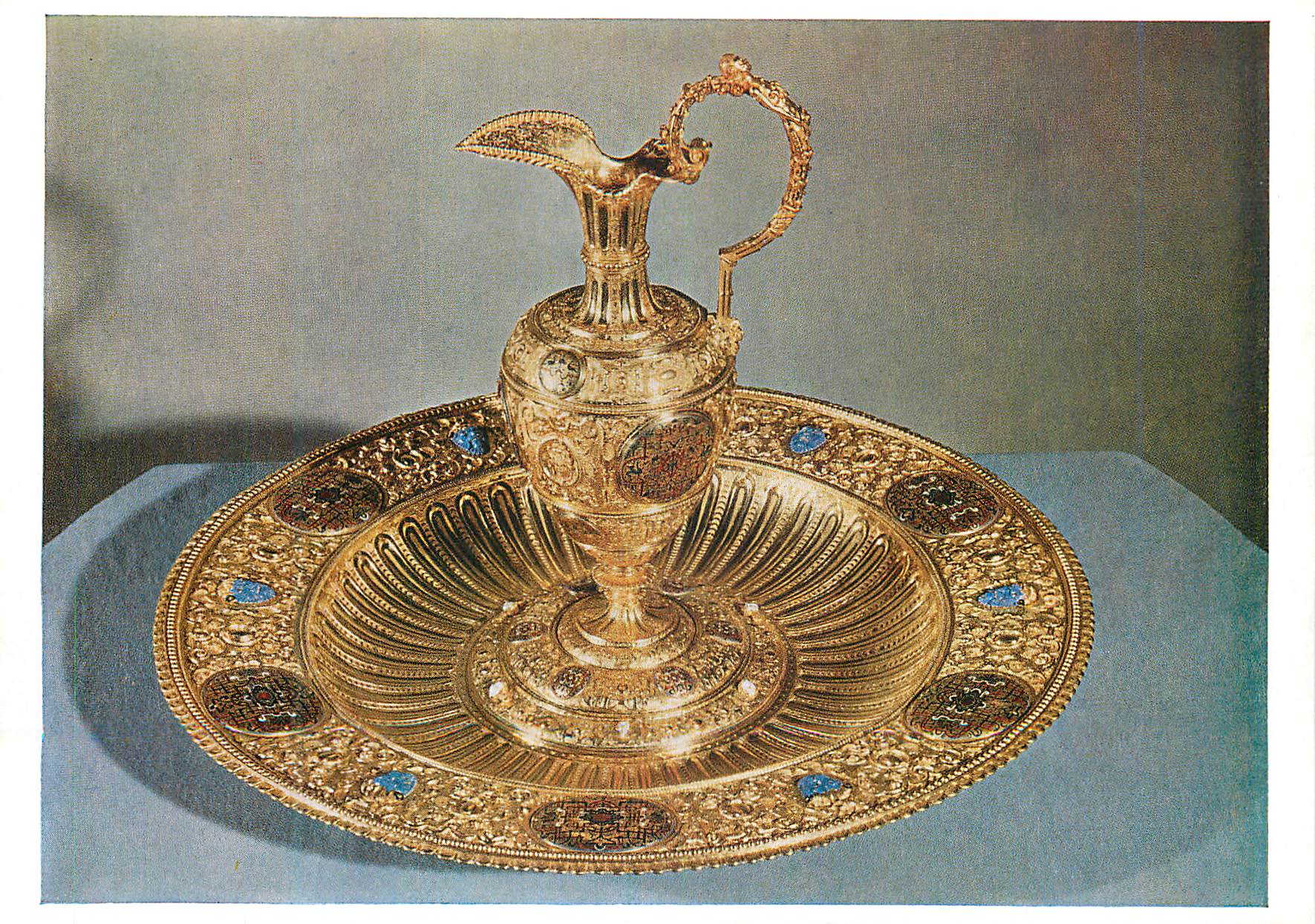 CPM Wien Kunsthistorisches Museum the christening font and vessel Bassin et burette pour l'eau baptismale