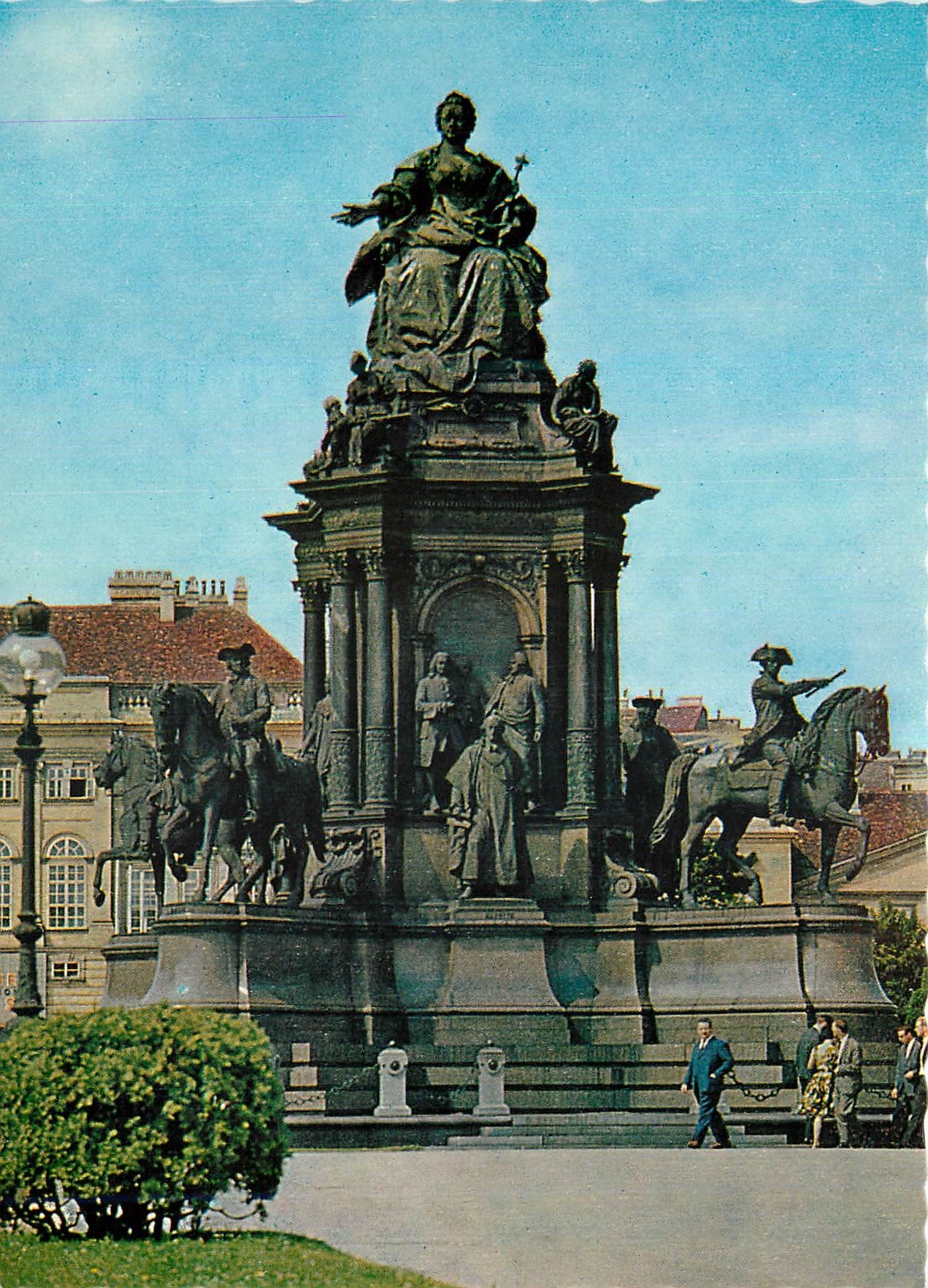 CPM Vienne Monument de Marie Therese