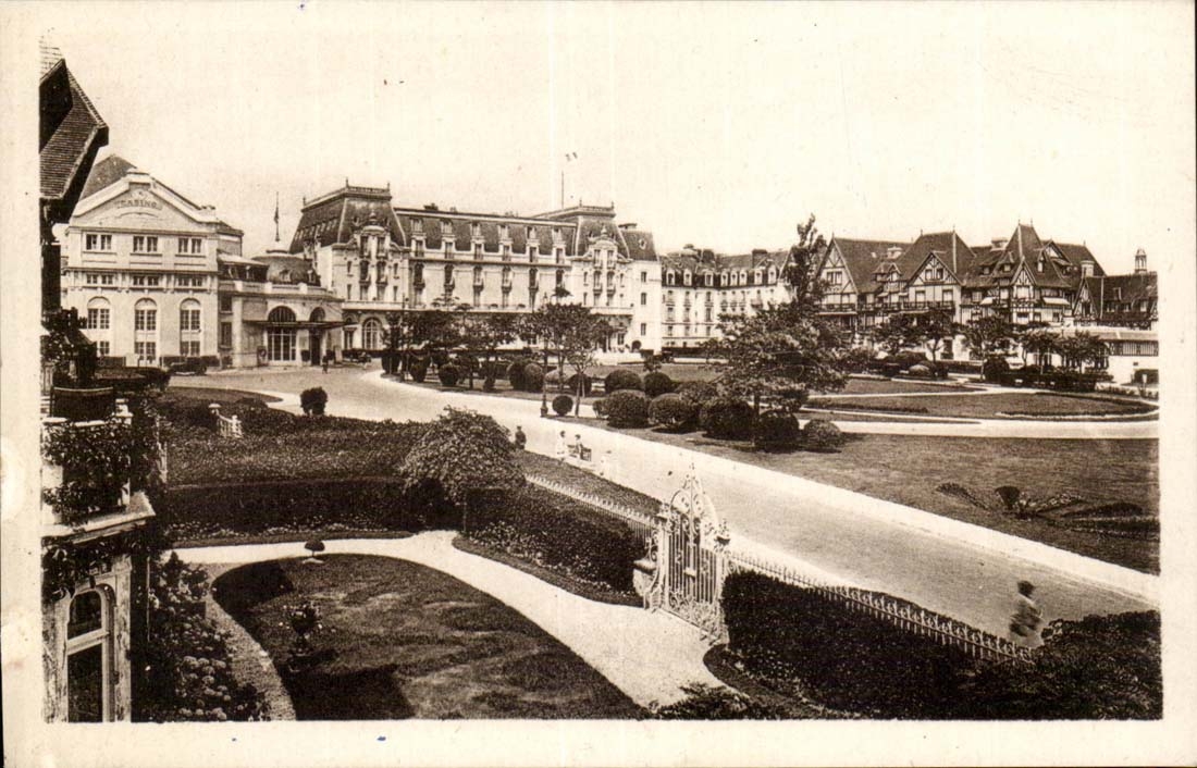Cabourg — Die Gärten des Casinos und das Grand Hotel (Viraut und Mauclerc, arch.)