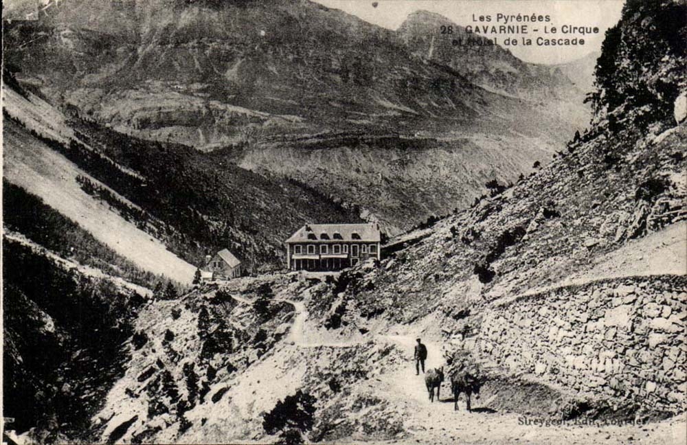 Gavarnie CPA le cirque et hotel de la cascade