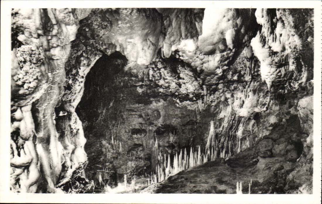 Les grottes de Sainte Cezaire pres Grasse CPA la grande salle vue du couloir d'acces